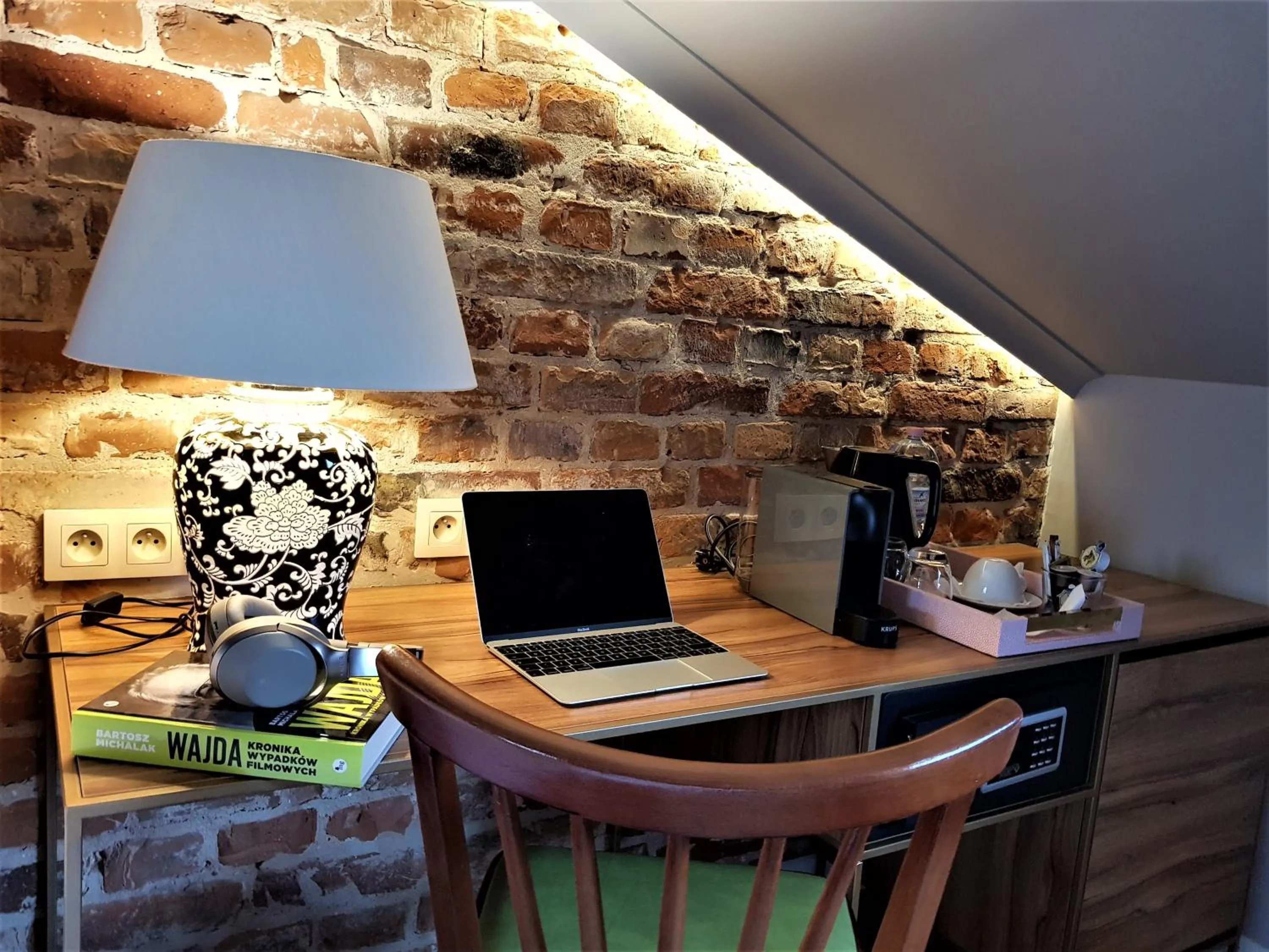 Bedroom in SLEEPWELL NOWY ŚWIAT - entrance from Ordynacka 14St, through the courtyard