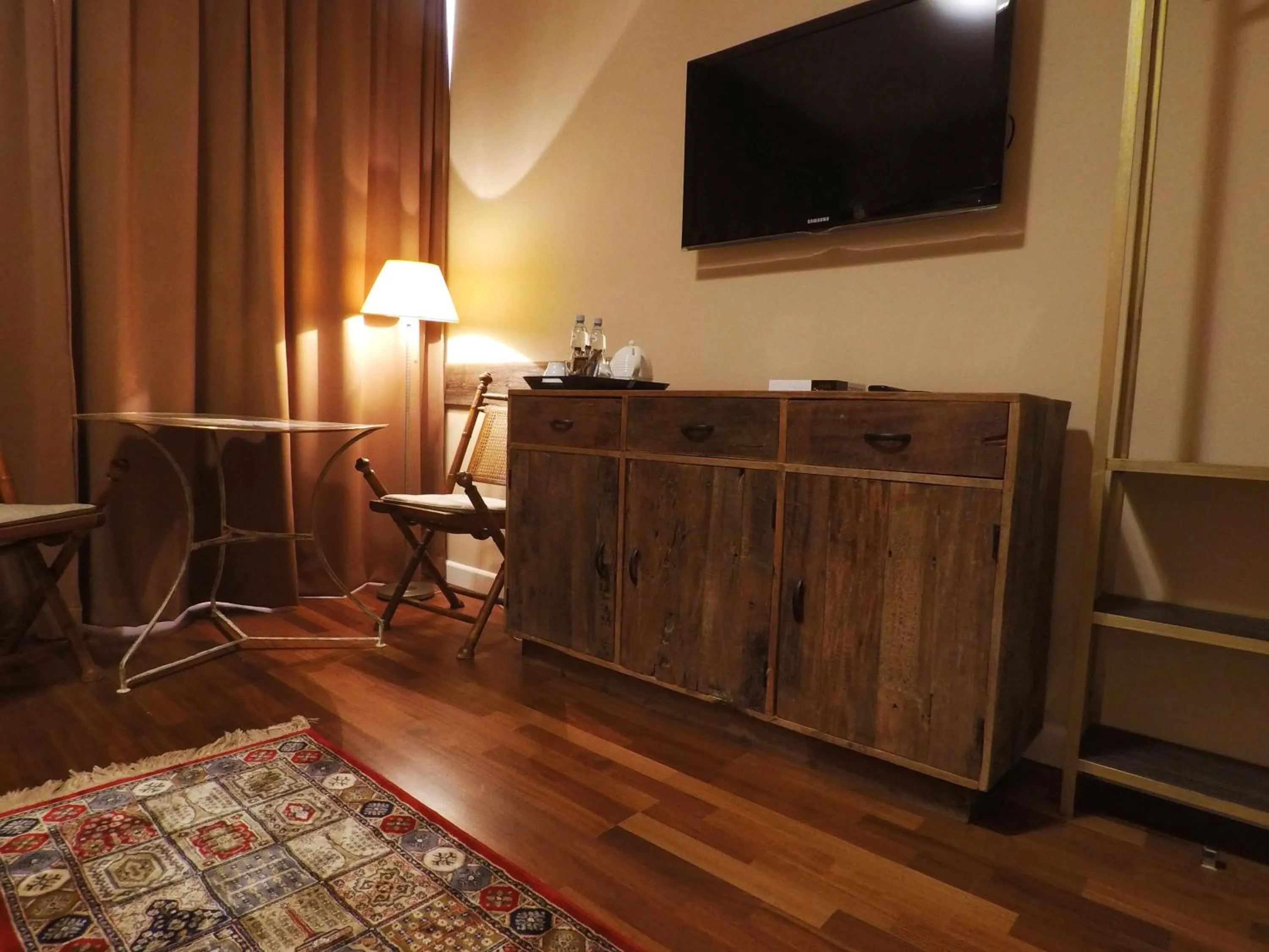 Bedroom in SLEEPWELL NOWY ŚWIAT - entrance from Ordynacka 14St, through the courtyard