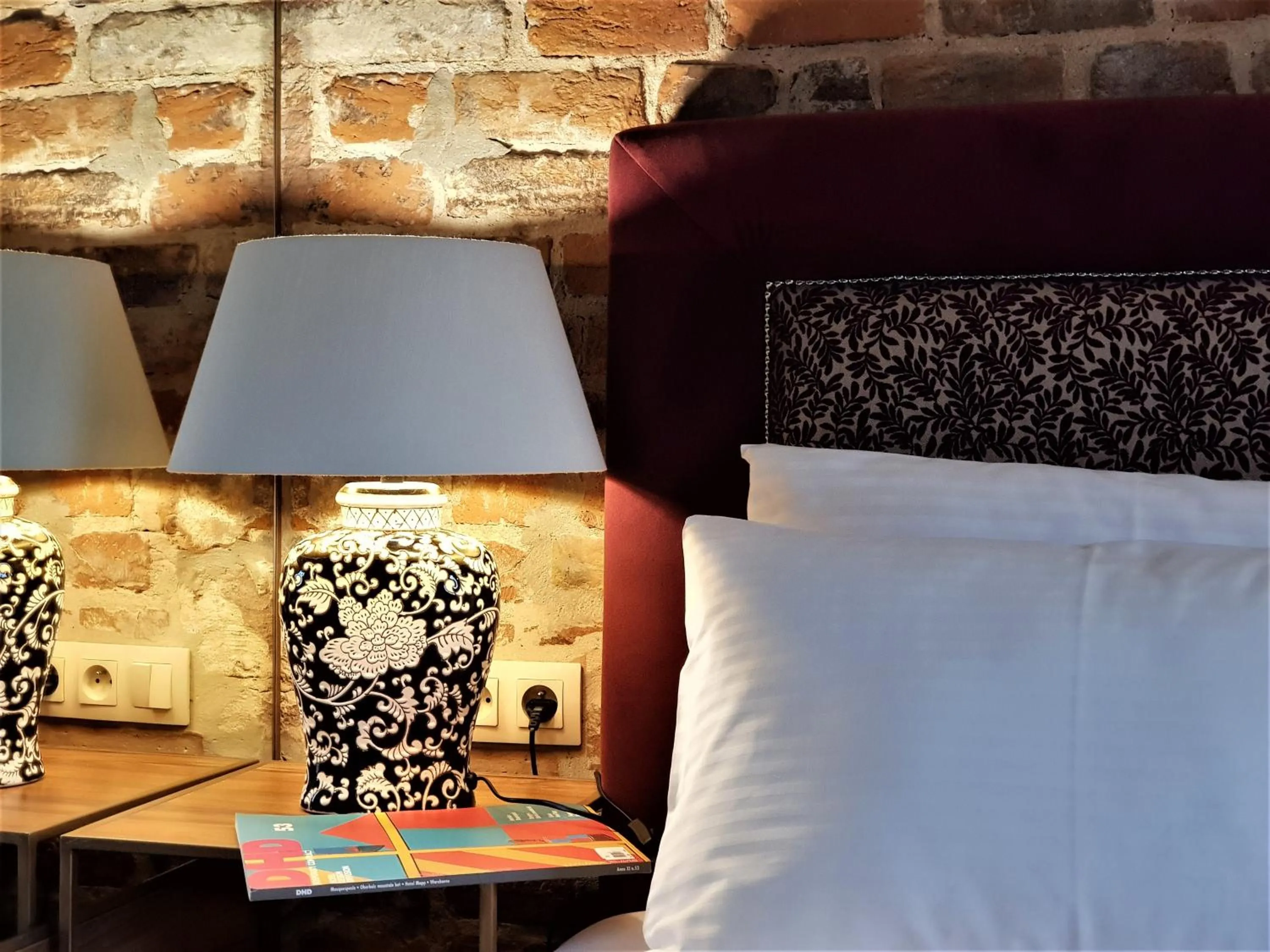 Decorative detail, Bed in SLEEPWELL NOWY ŚWIAT - entrance from Ordynacka 14St, through the courtyard