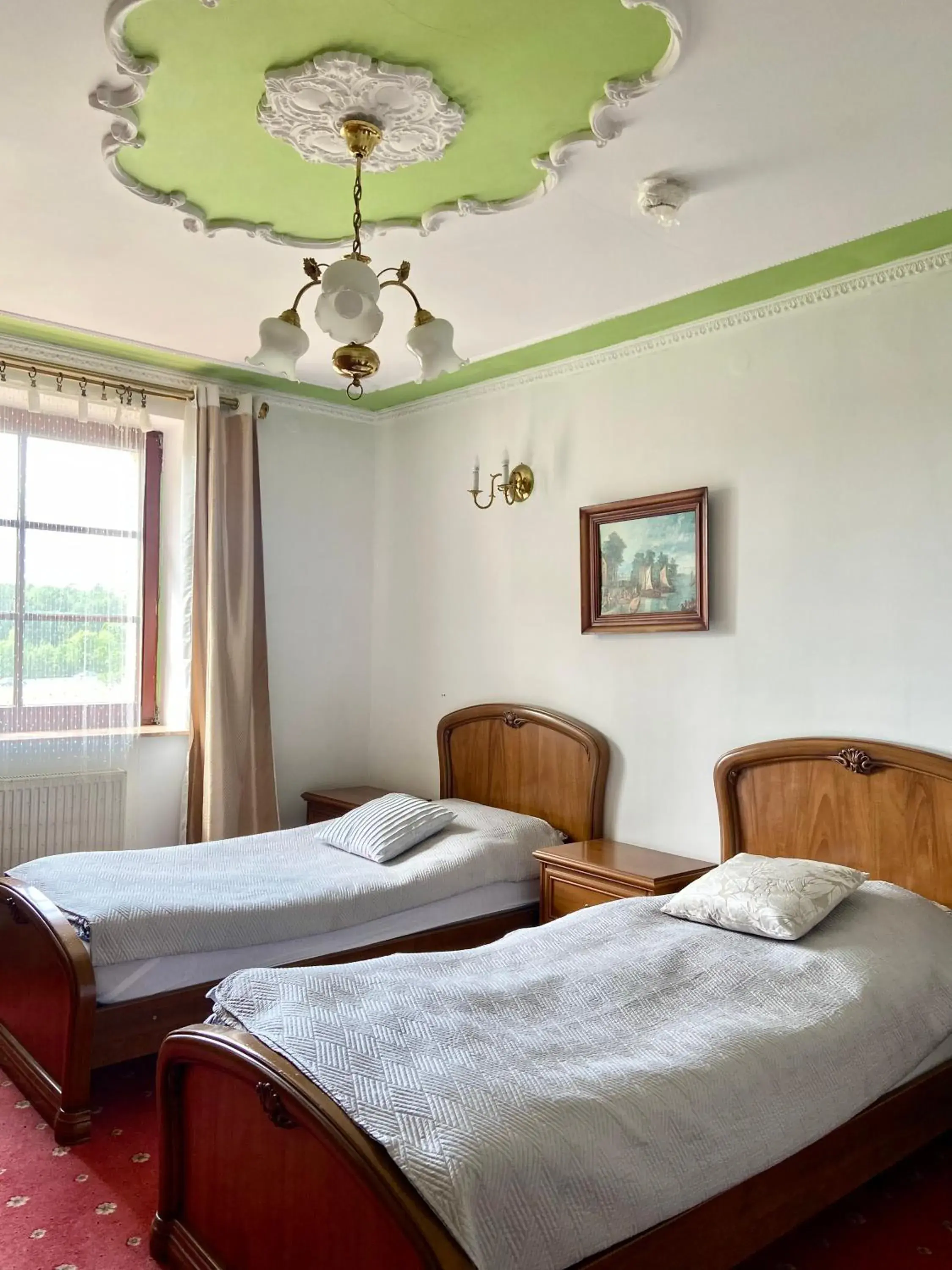 Deluxe Twin Room in Dwór Szczepańskich Deluxe Twin Room in Dwór Szczepańskich