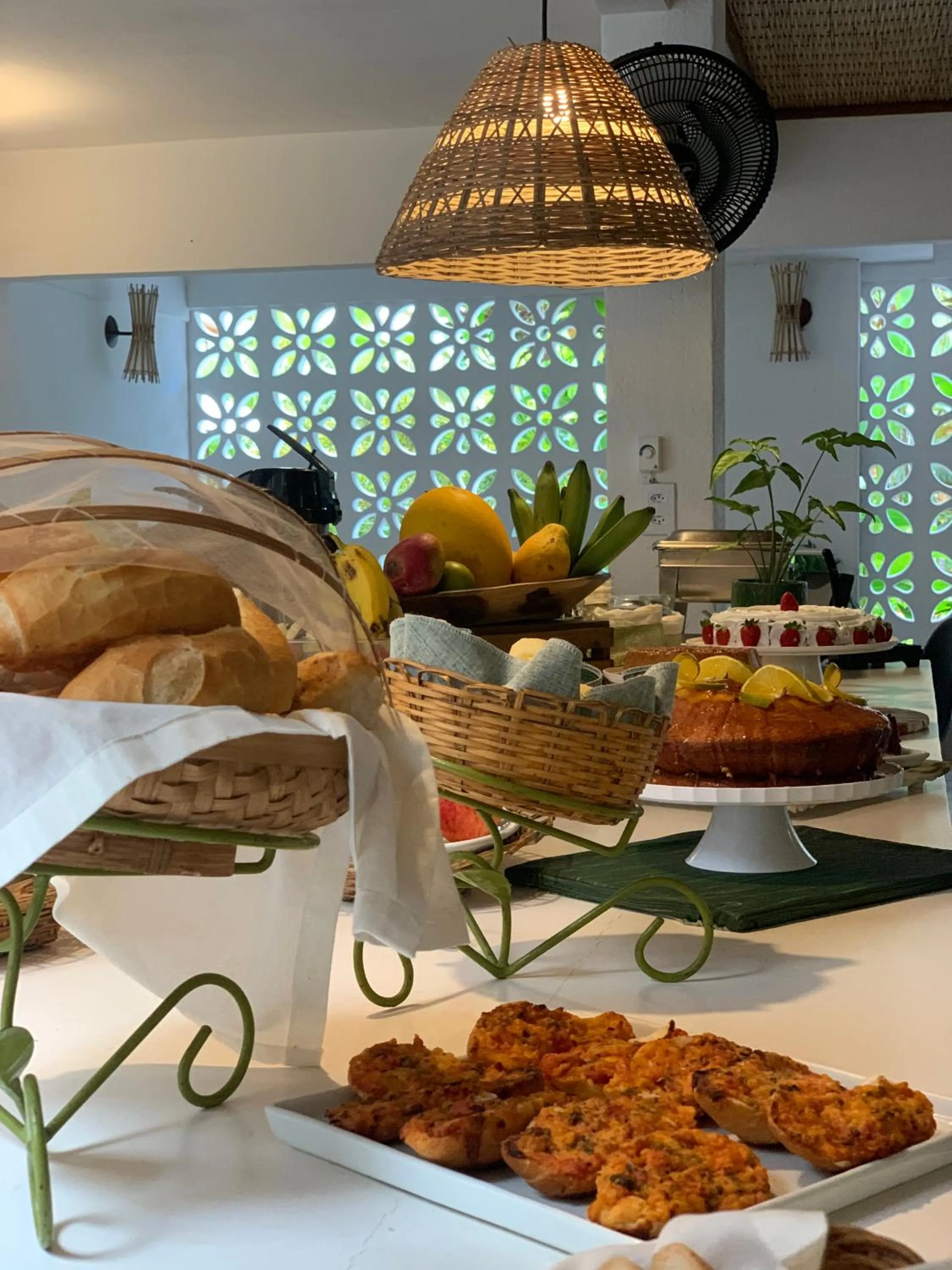 Buffet breakfast in Pousada Cheiro Verde