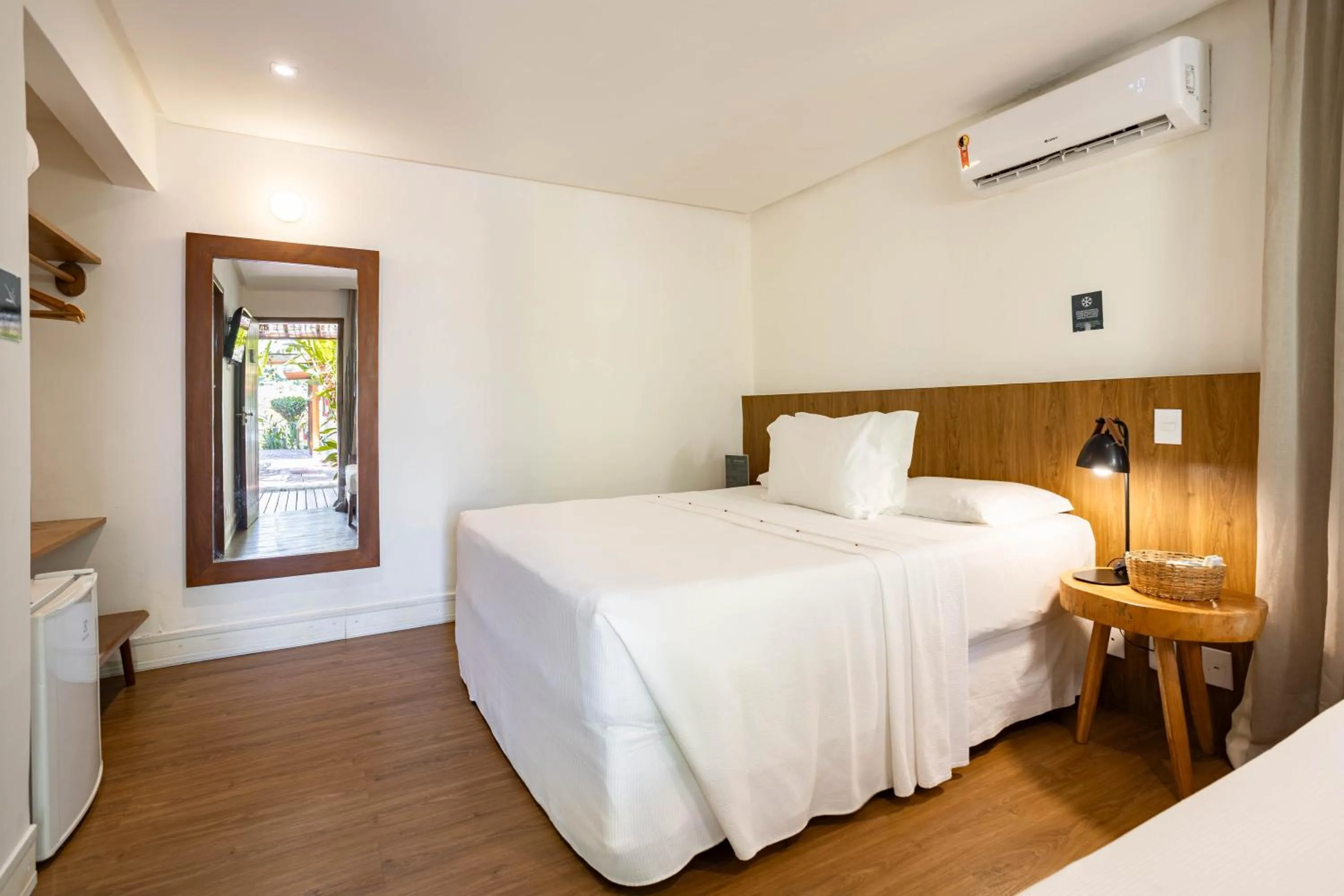Property building, Bed in Pousada Cheiro Verde