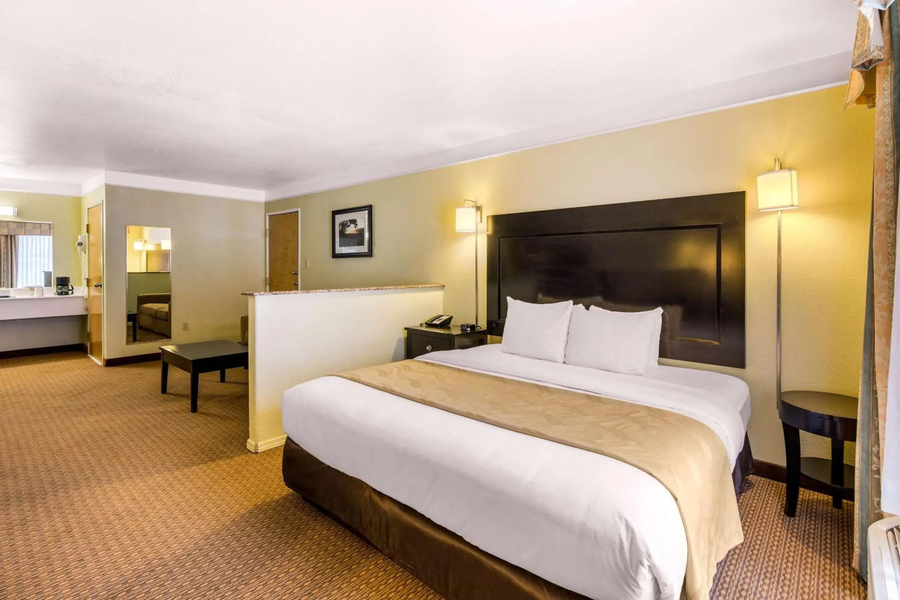 Bedroom, Bed in Quality Inn & Suites Gallup I-40 Exit 20 Bedroom, Bed in Quality Inn & Suites Gallup I-40 Exit 20
