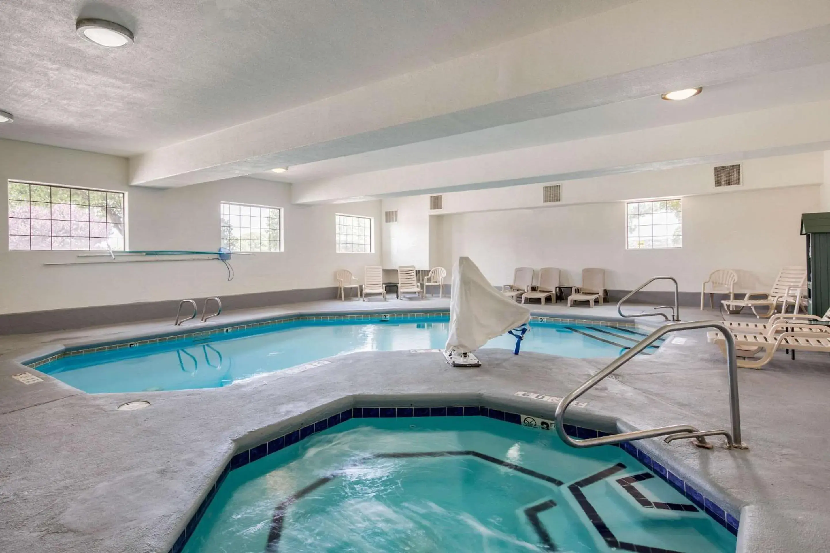 Swimming pool in Quality Inn & Suites Gallup I-40 Exit 20 Swimming pool in Quality Inn & Suites Gallup I-40 Exit 20