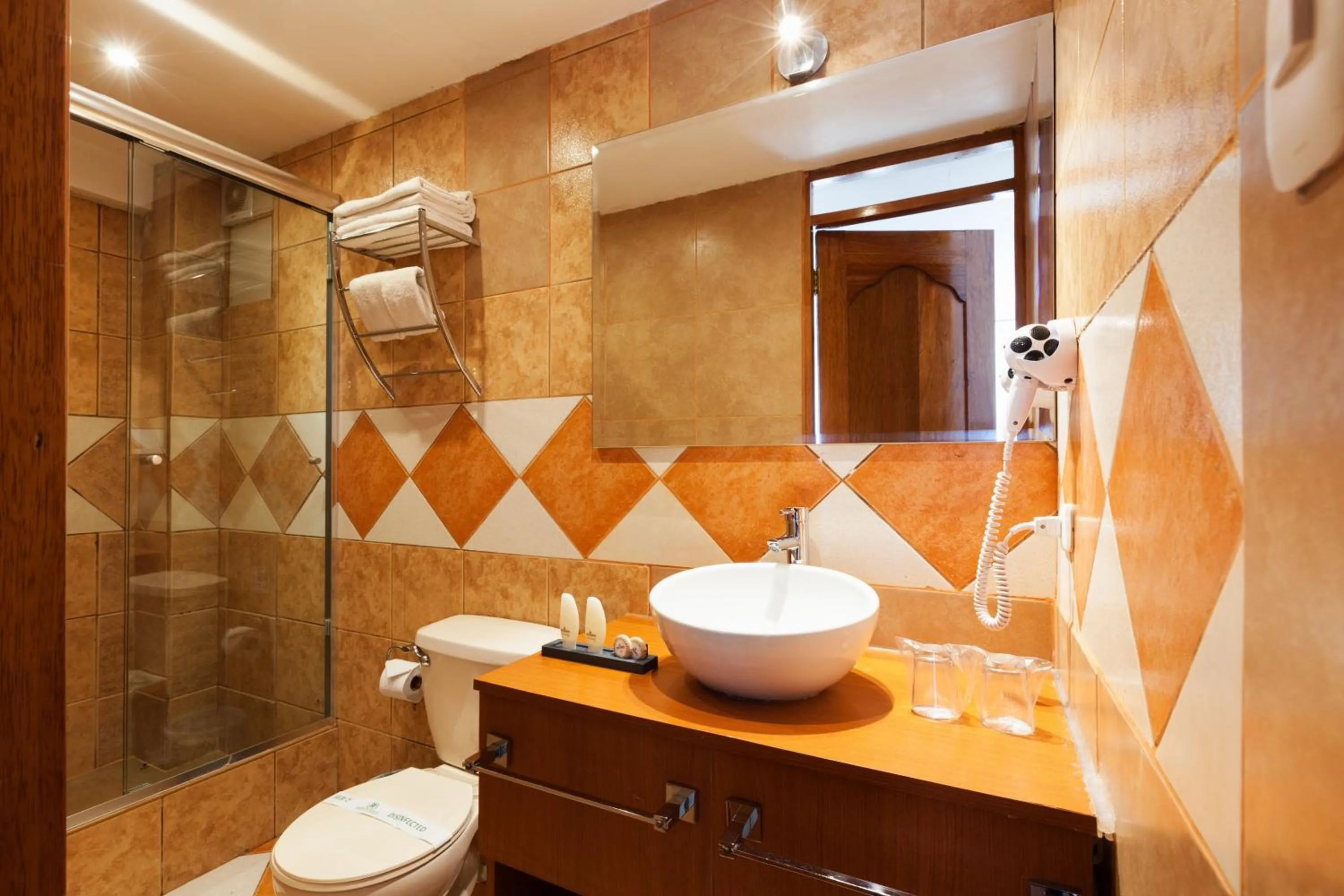 Bathroom in Inti Punku Machupicchu Hotel & Suites