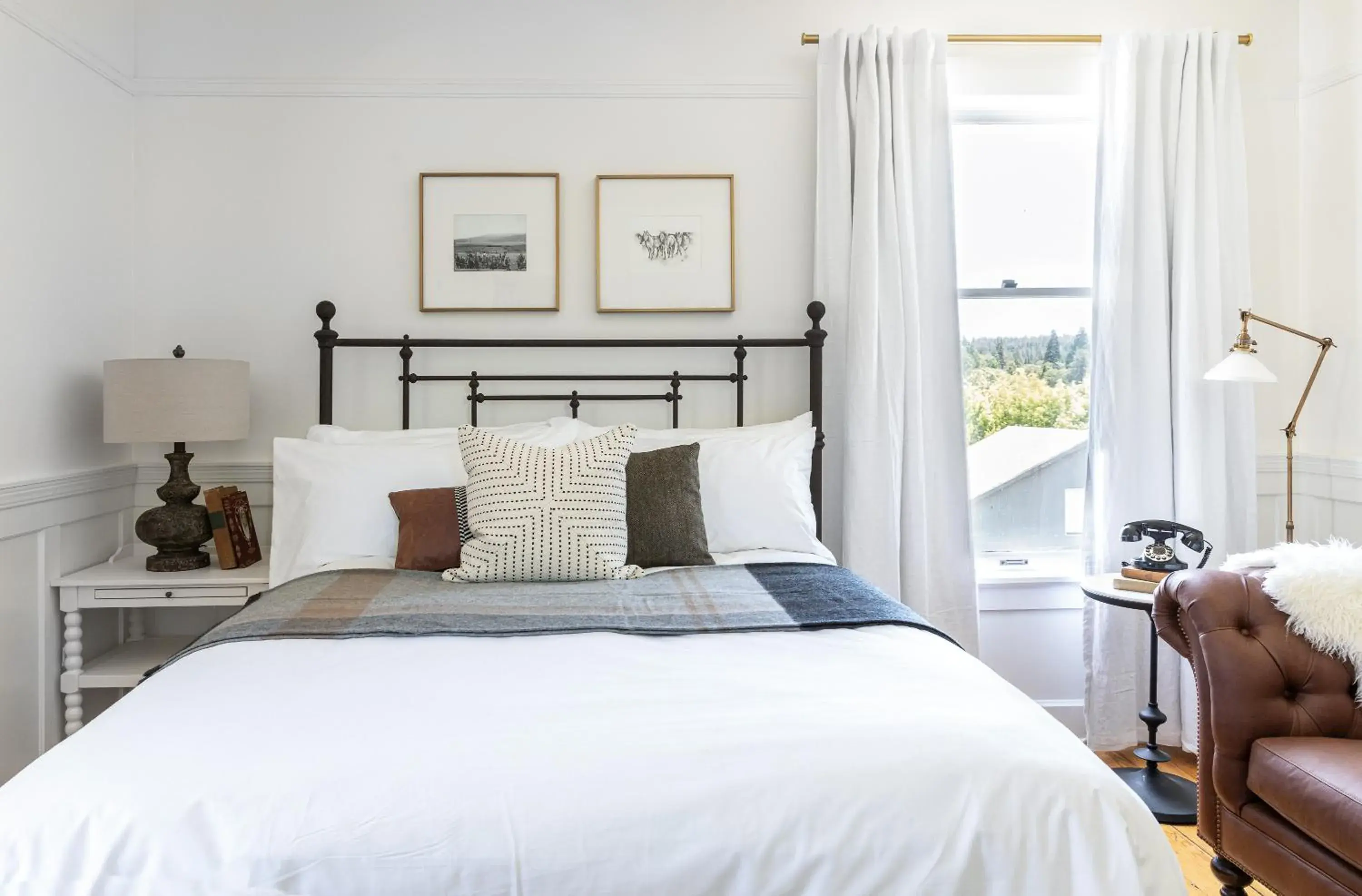 Standard Queen Room in The Holbrooke Hotel Standard Queen Room in The Holbrooke Hotel