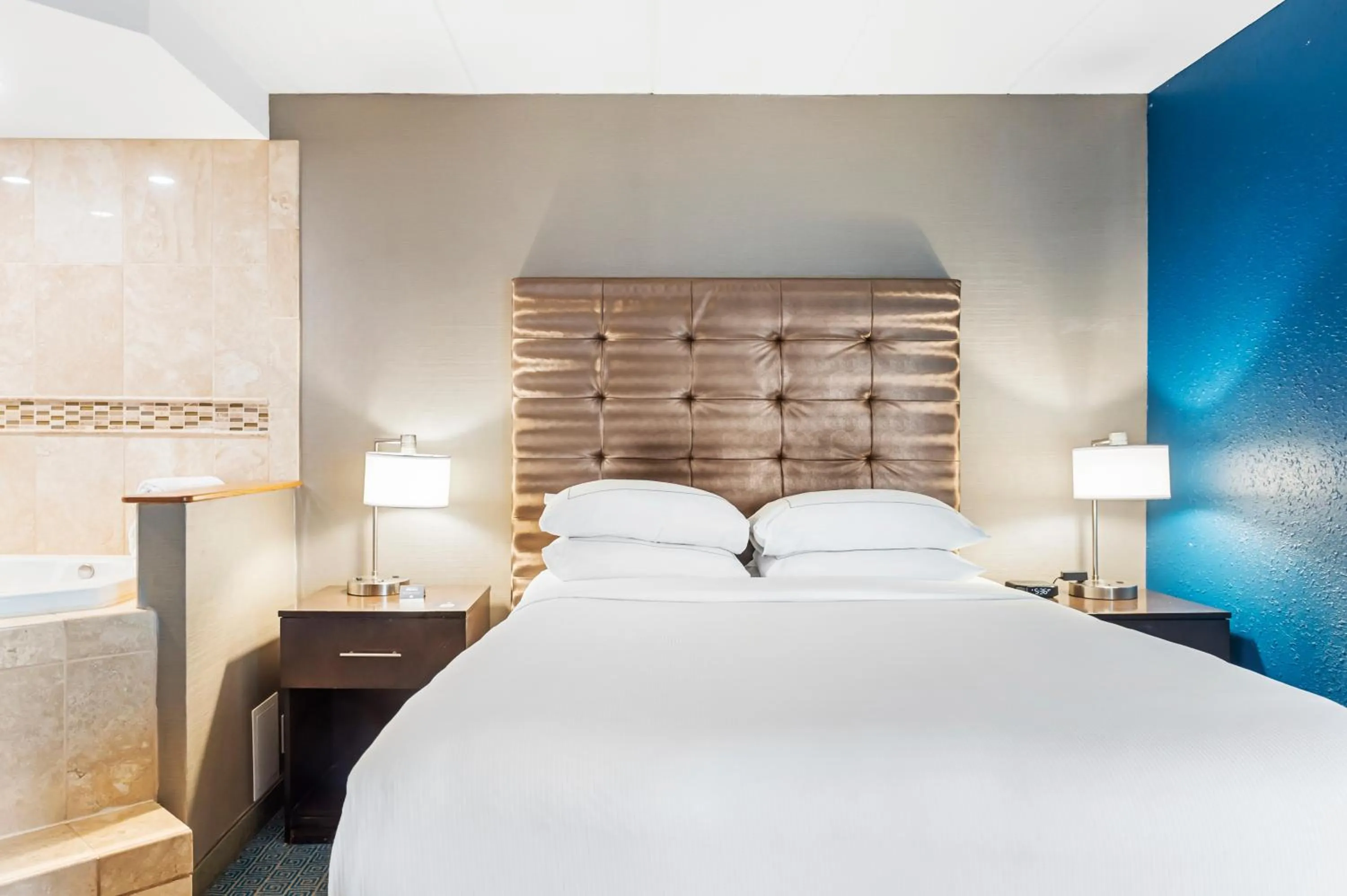 Bed in DoubleTree by Hilton Roseville Minneapolis