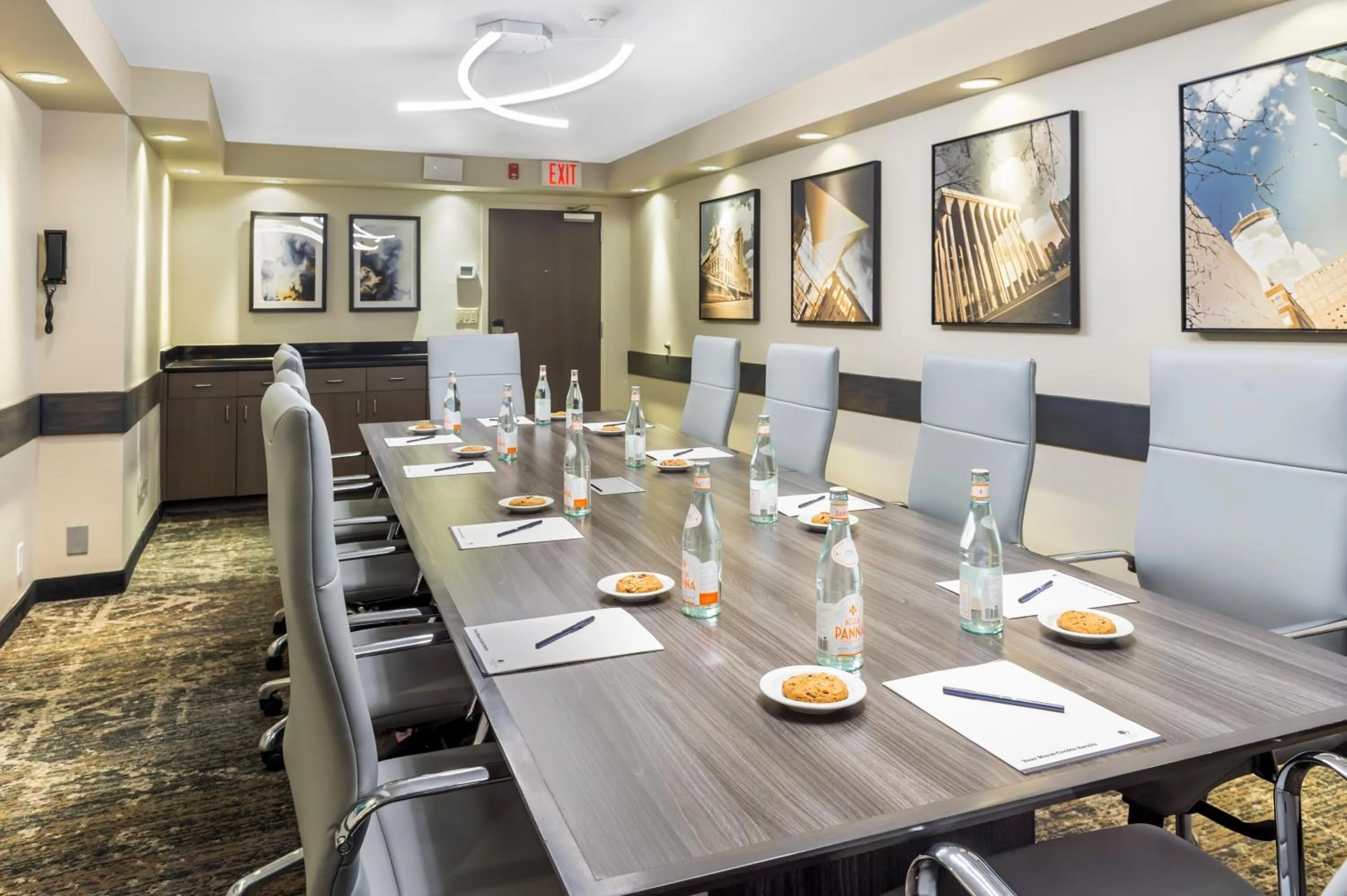 Meeting/conference room in DoubleTree by Hilton Roseville Minneapolis