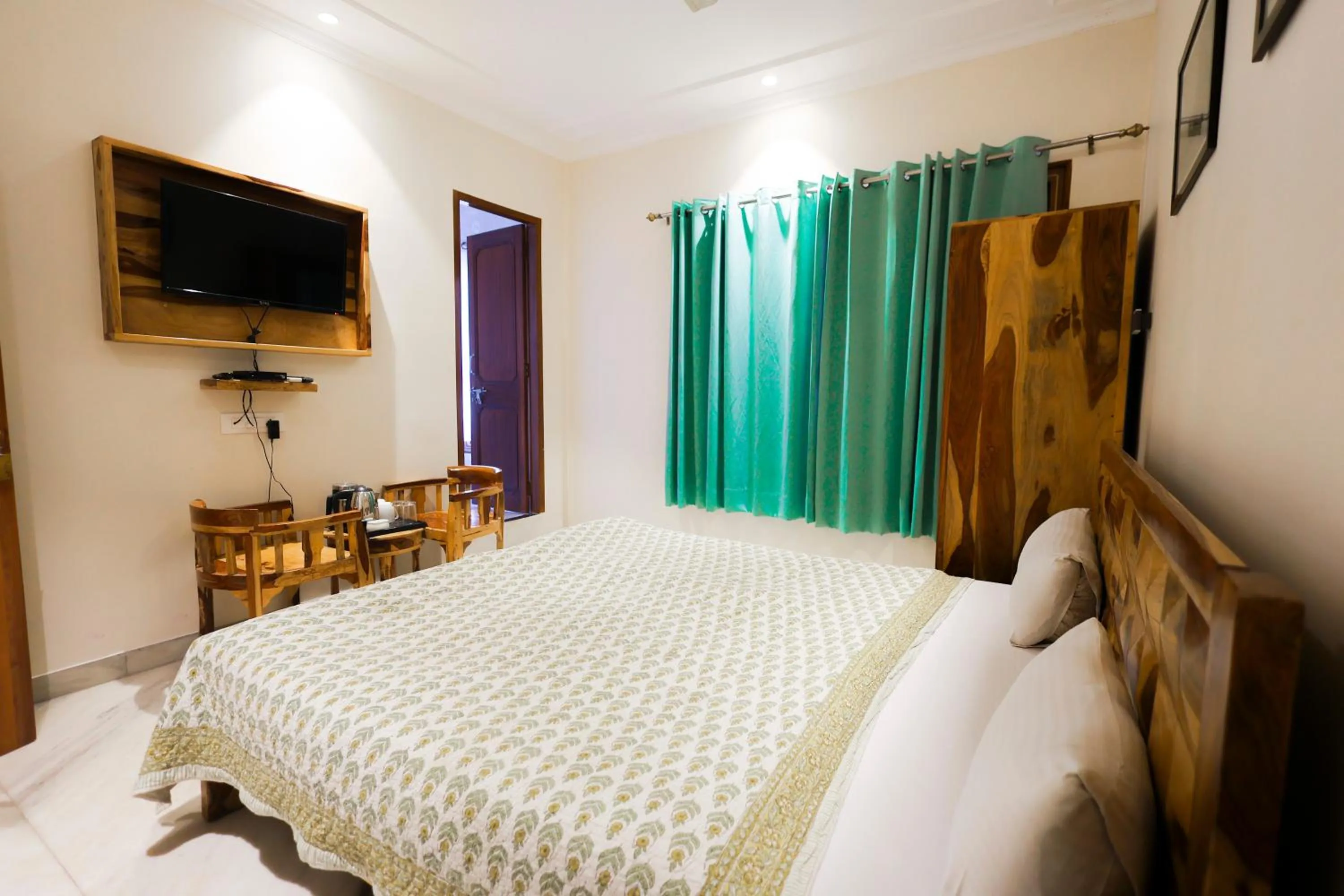 Bedroom, Bed in Gumaan Auberge