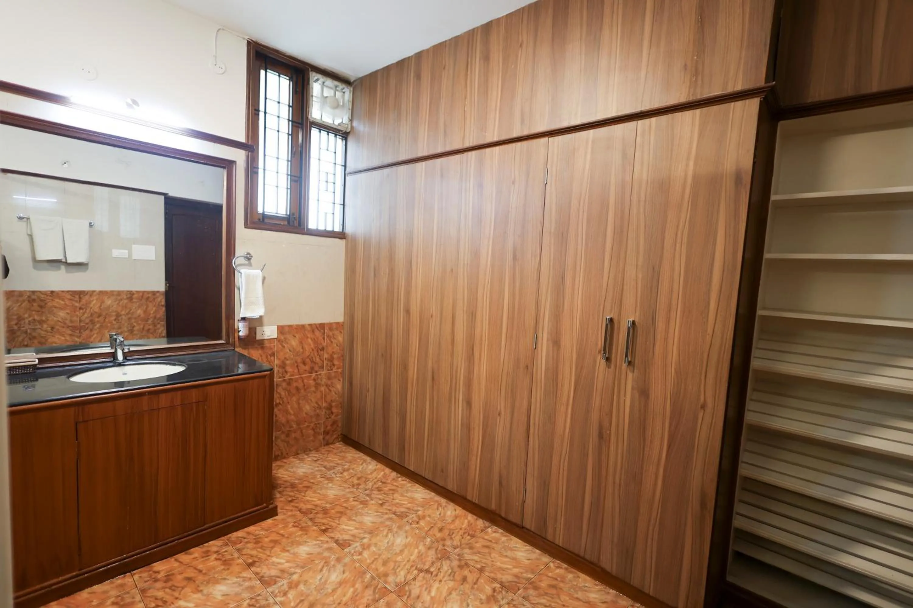 wardrobe in Gumaan Auberge