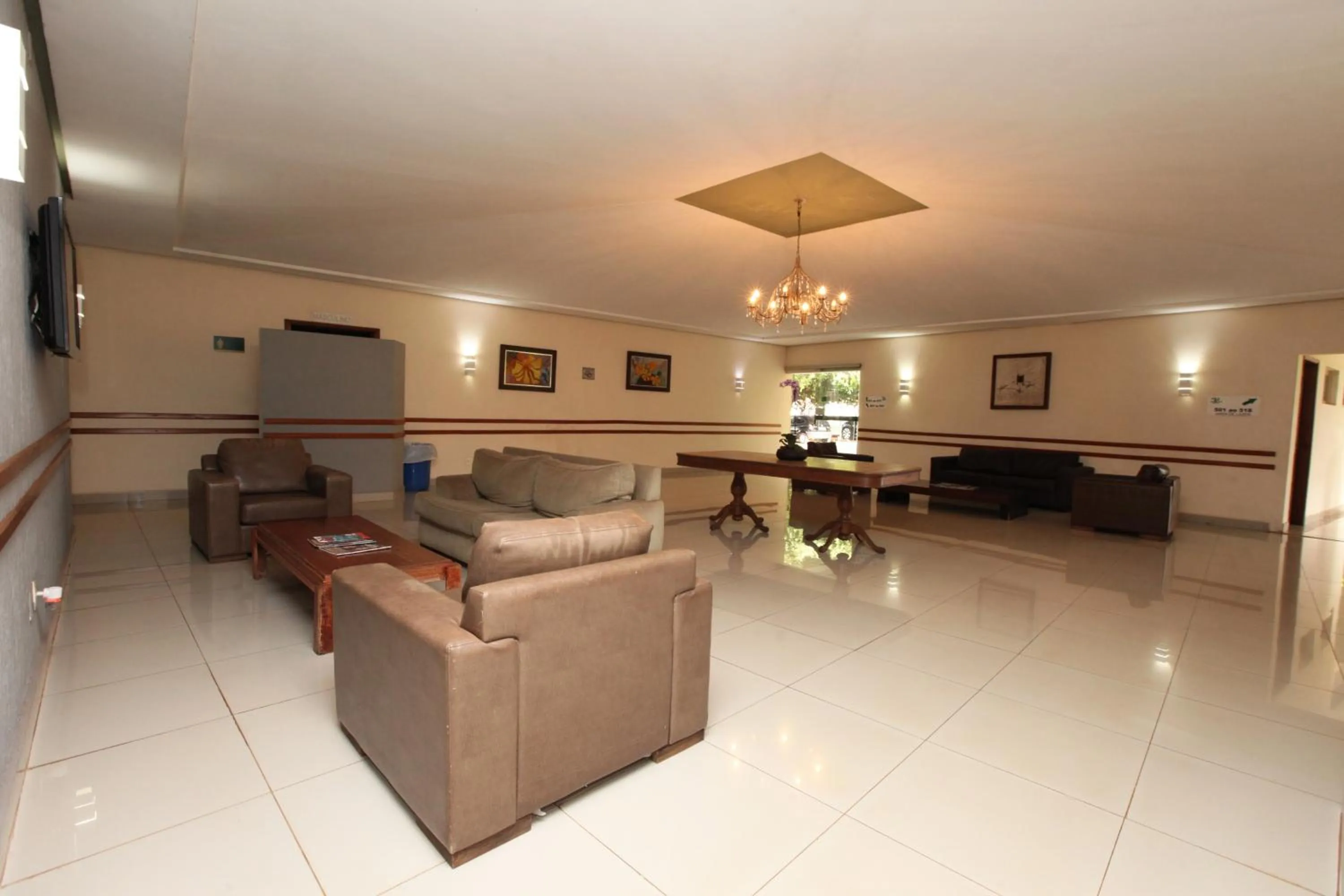 Communal lounge/ TV room in IPÊ PARK Convention Hotel