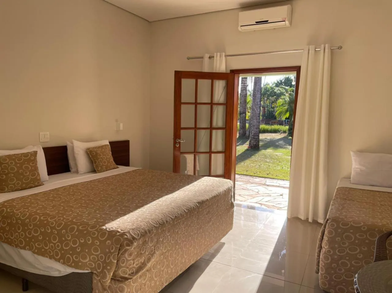 Bed in IPÊ PARK Convention Hotel