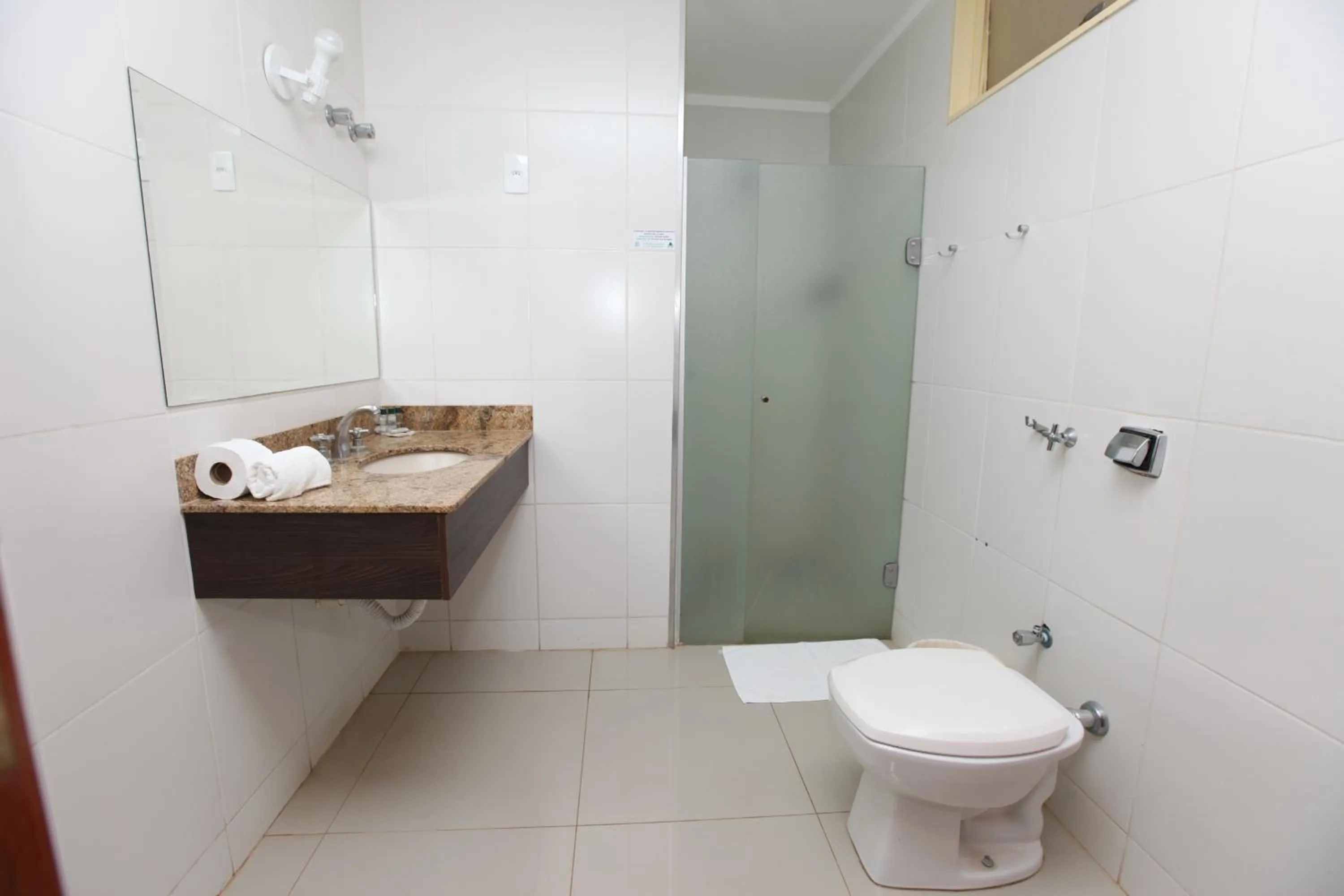 Shower in IPÊ PARK Convention Hotel