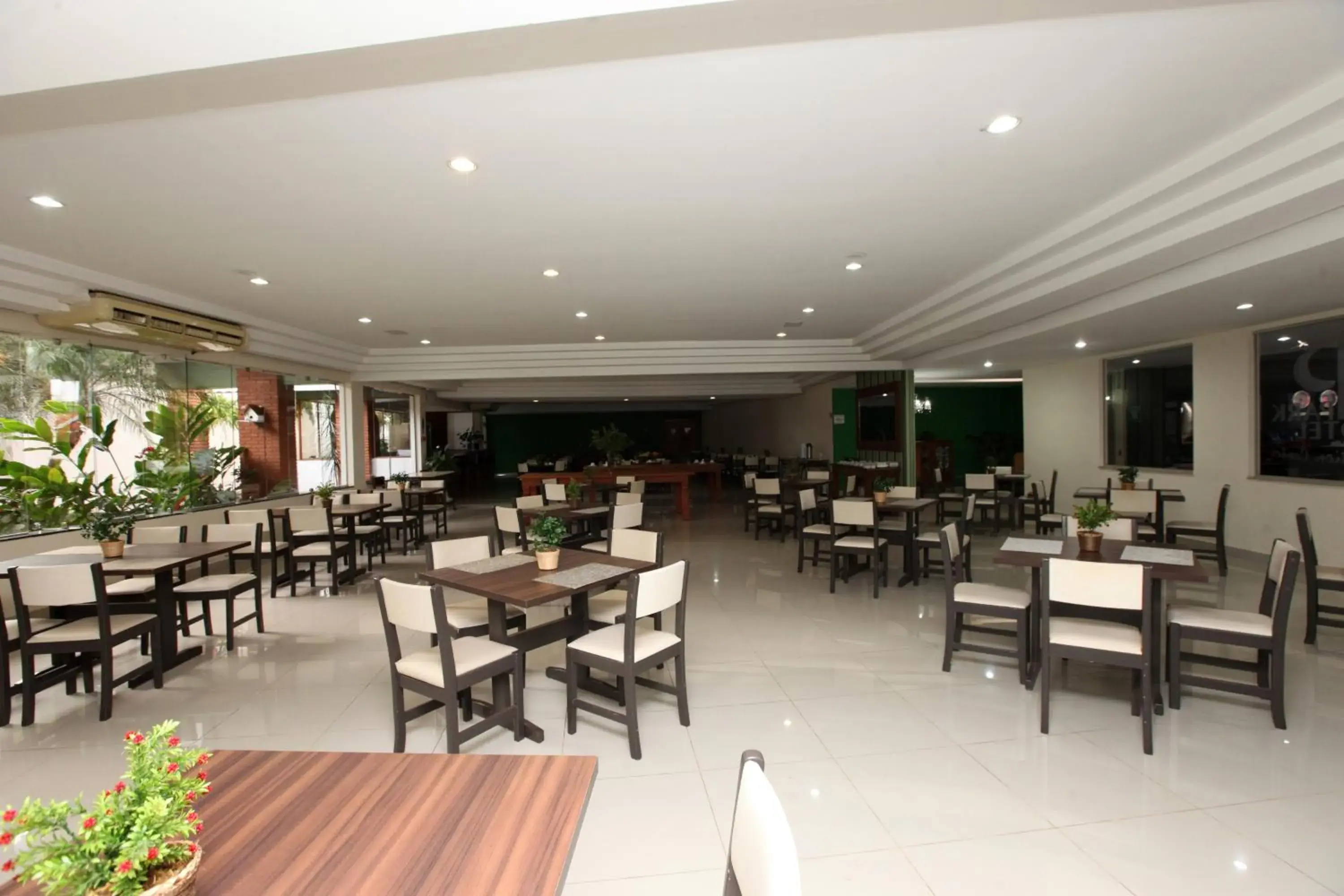 Restaurant/places to eat in IPÊ PARK Convention Hotel Restaurant/places to eat in IPÊ PARK Convention Hotel