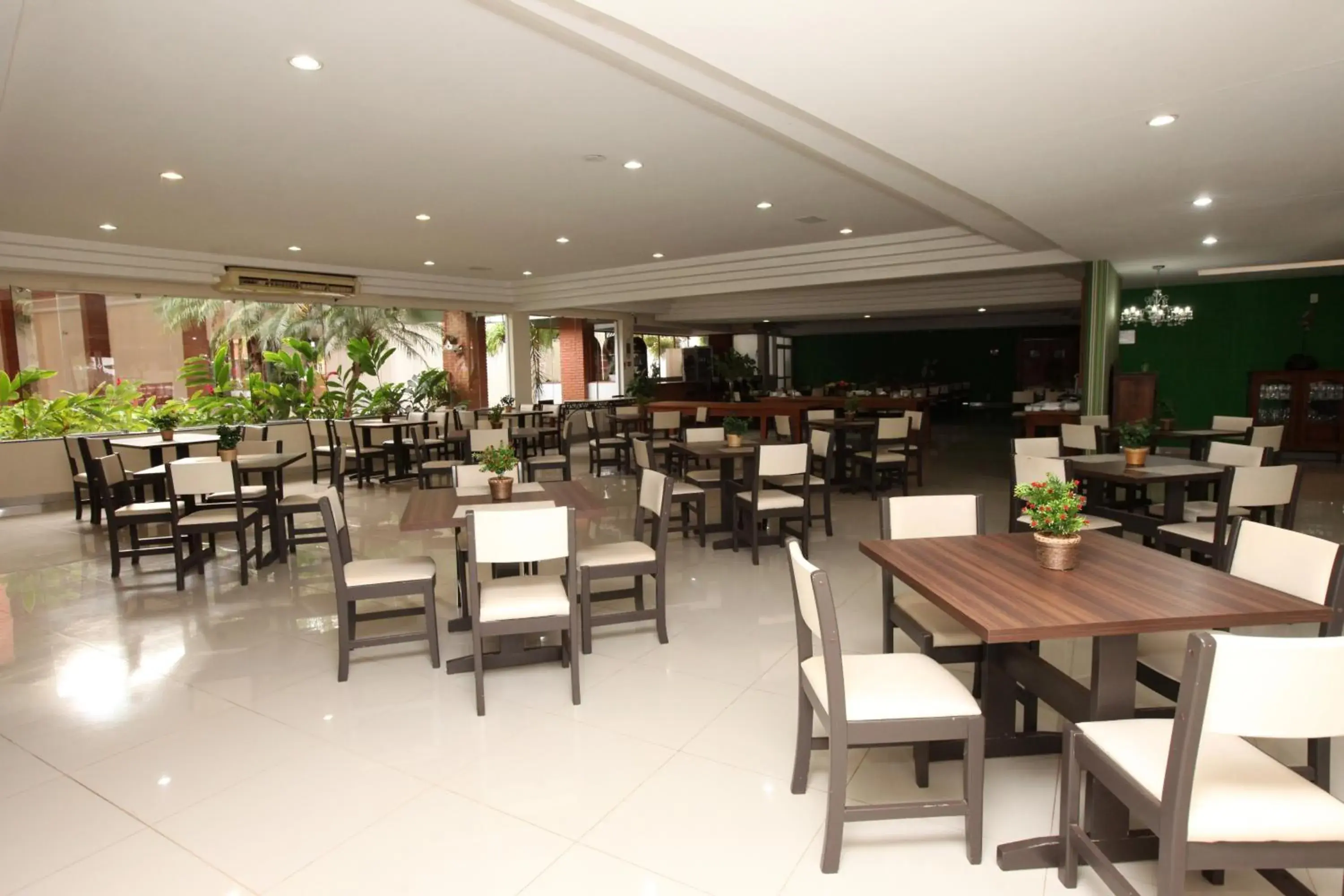 Restaurant/places to eat in IPÊ PARK Convention Hotel Restaurant/places to eat in IPÊ PARK Convention Hotel