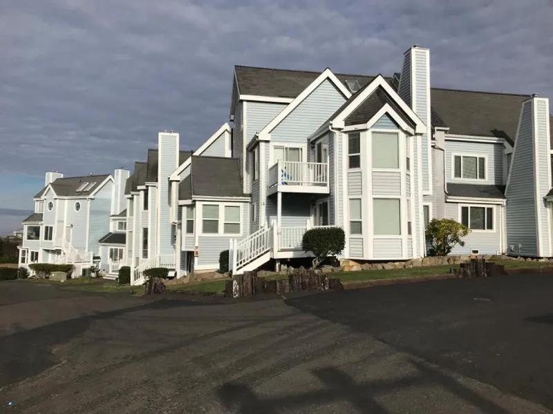 Facade/entrance in Schooner Landing