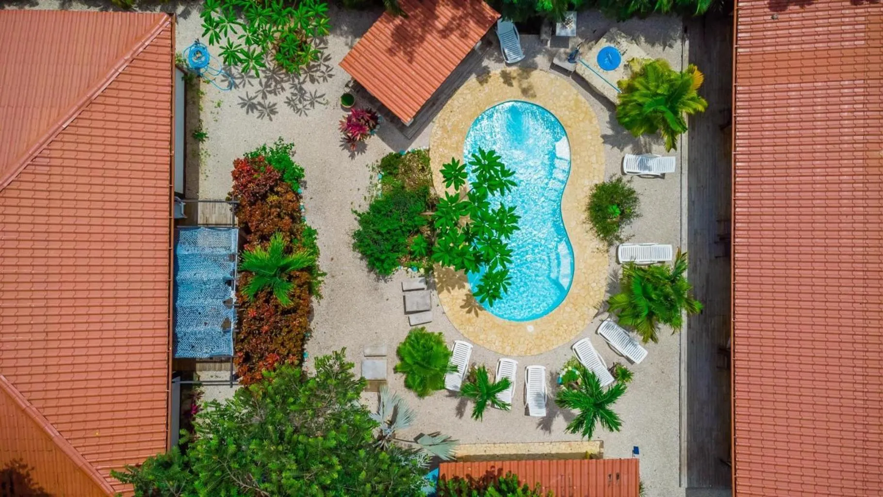 Property building in Surfside Mar Y Posa