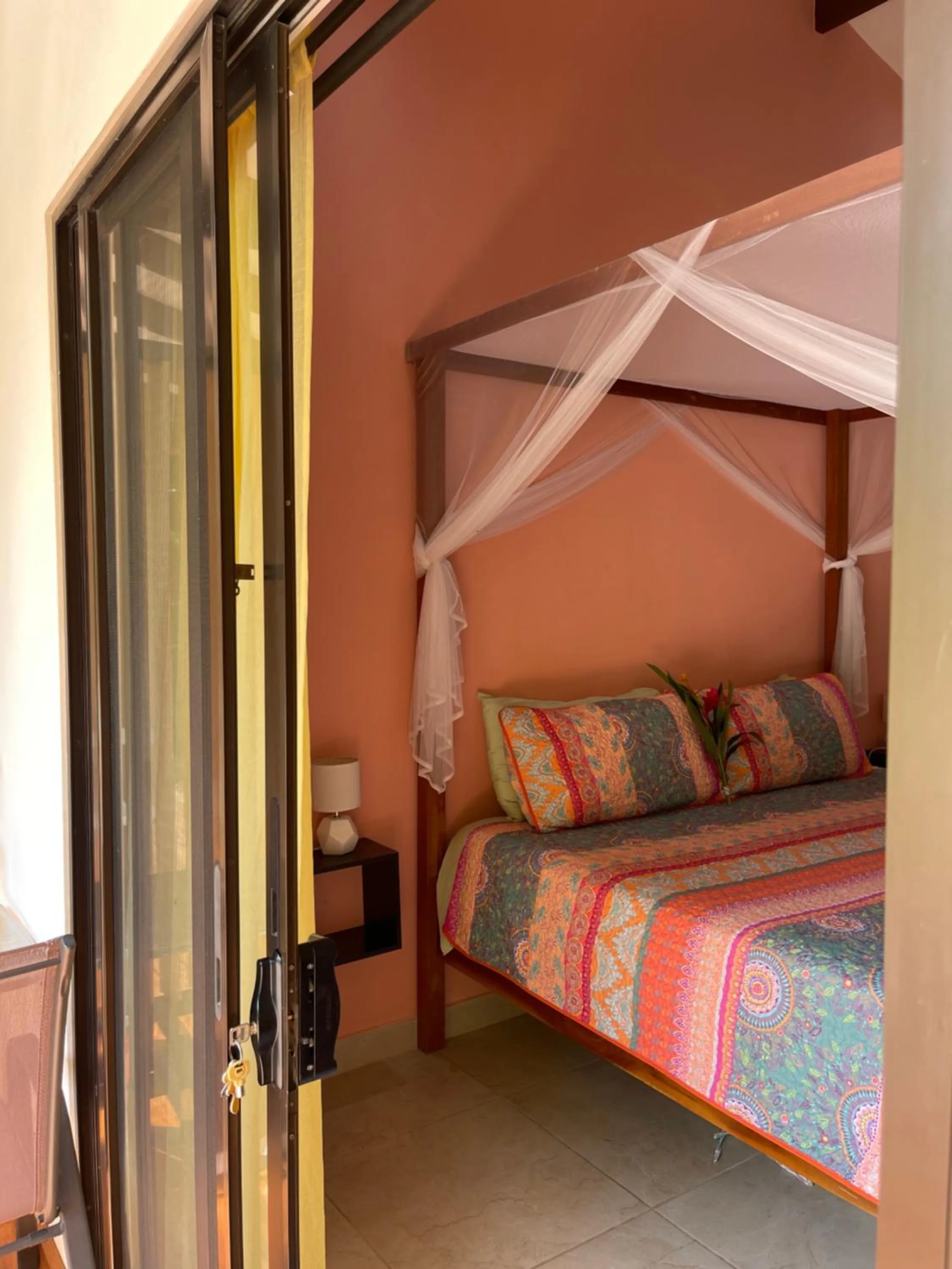 Facade/entrance, Bed in Surfside Mar Y Posa