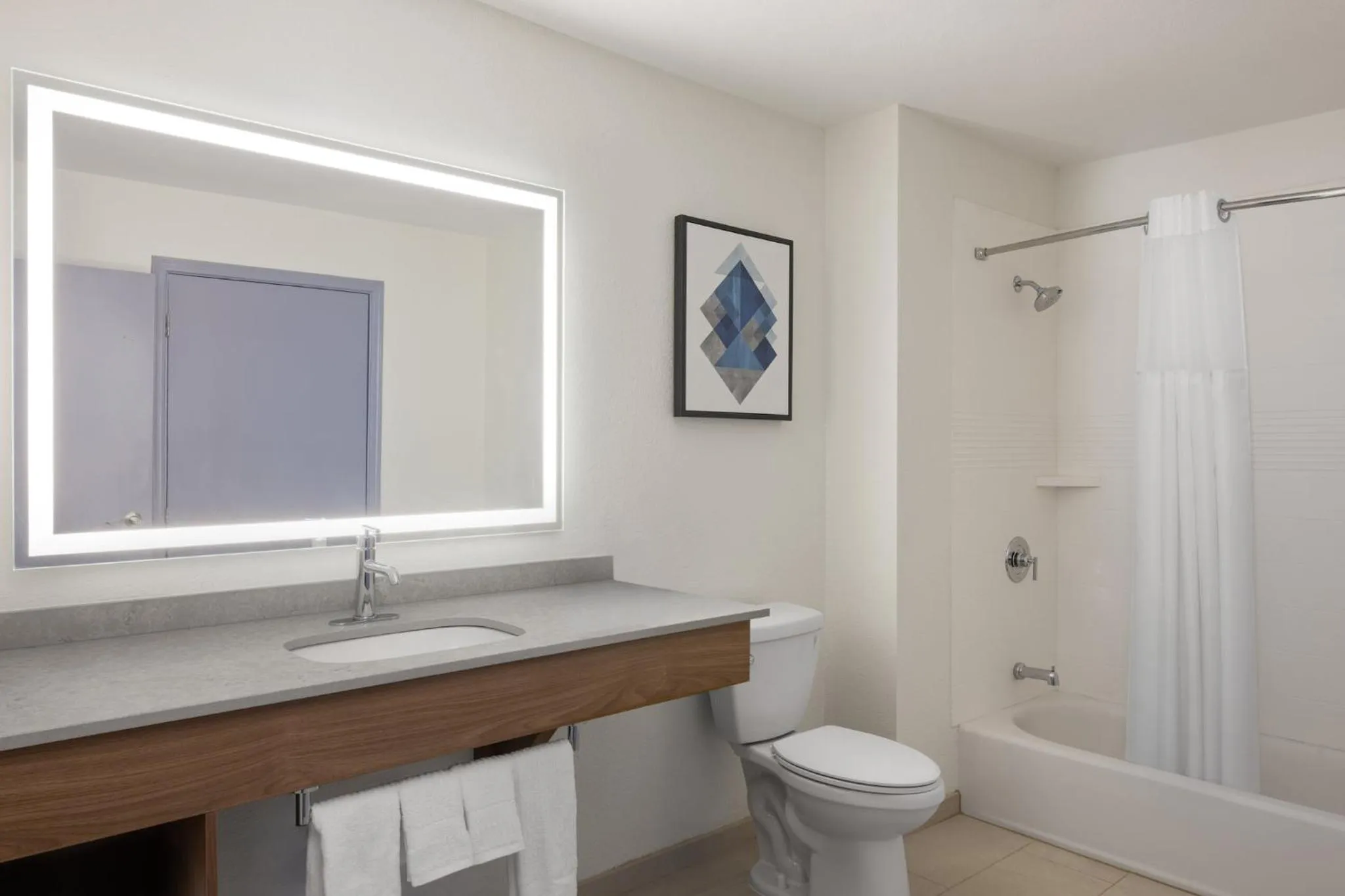 Photo of the whole room in Garner Hotel Phoenix Northwest - Surprise by IHG