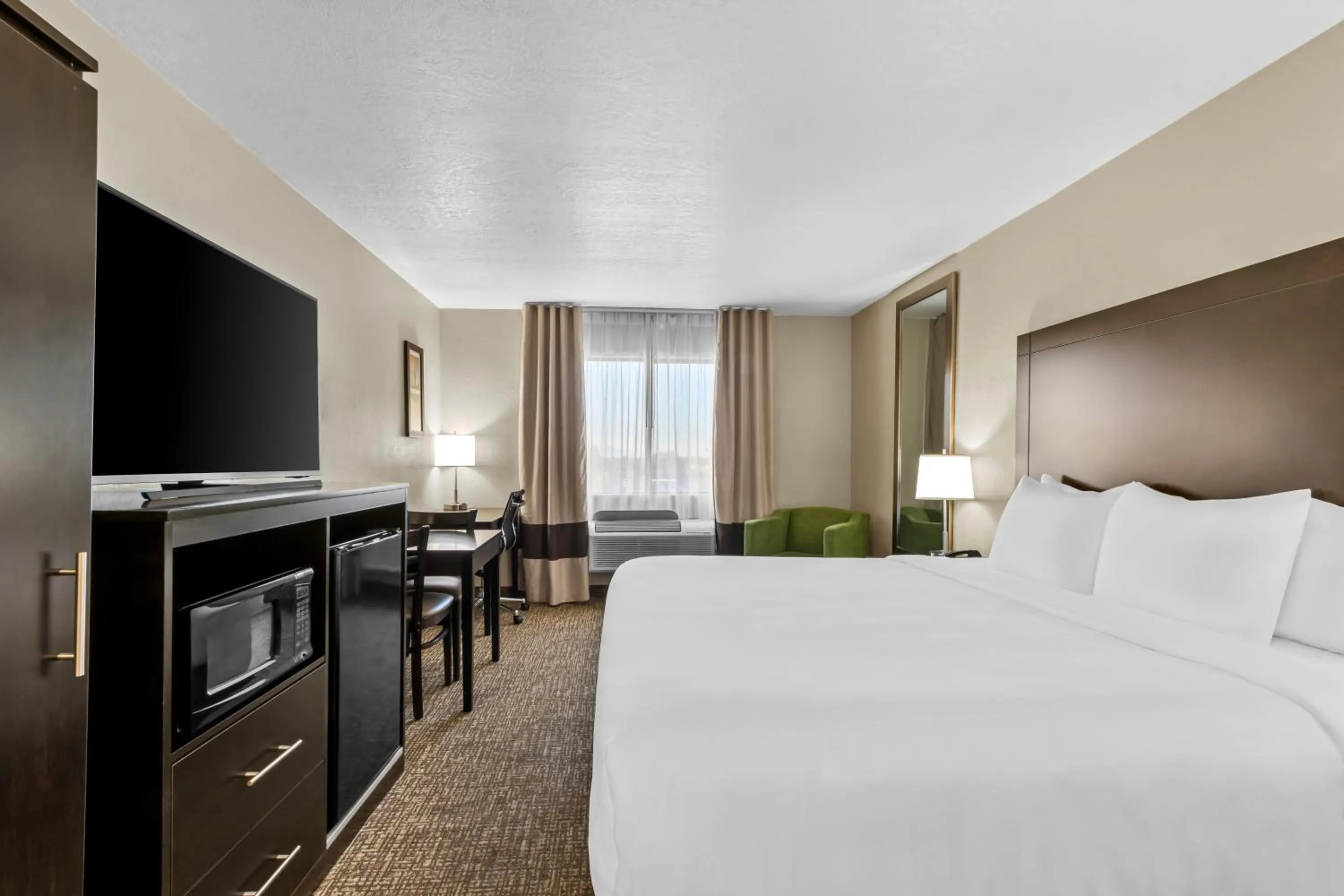 Bedroom, Bed in Comfort Inn & Suites Surprise Near Sun City West
