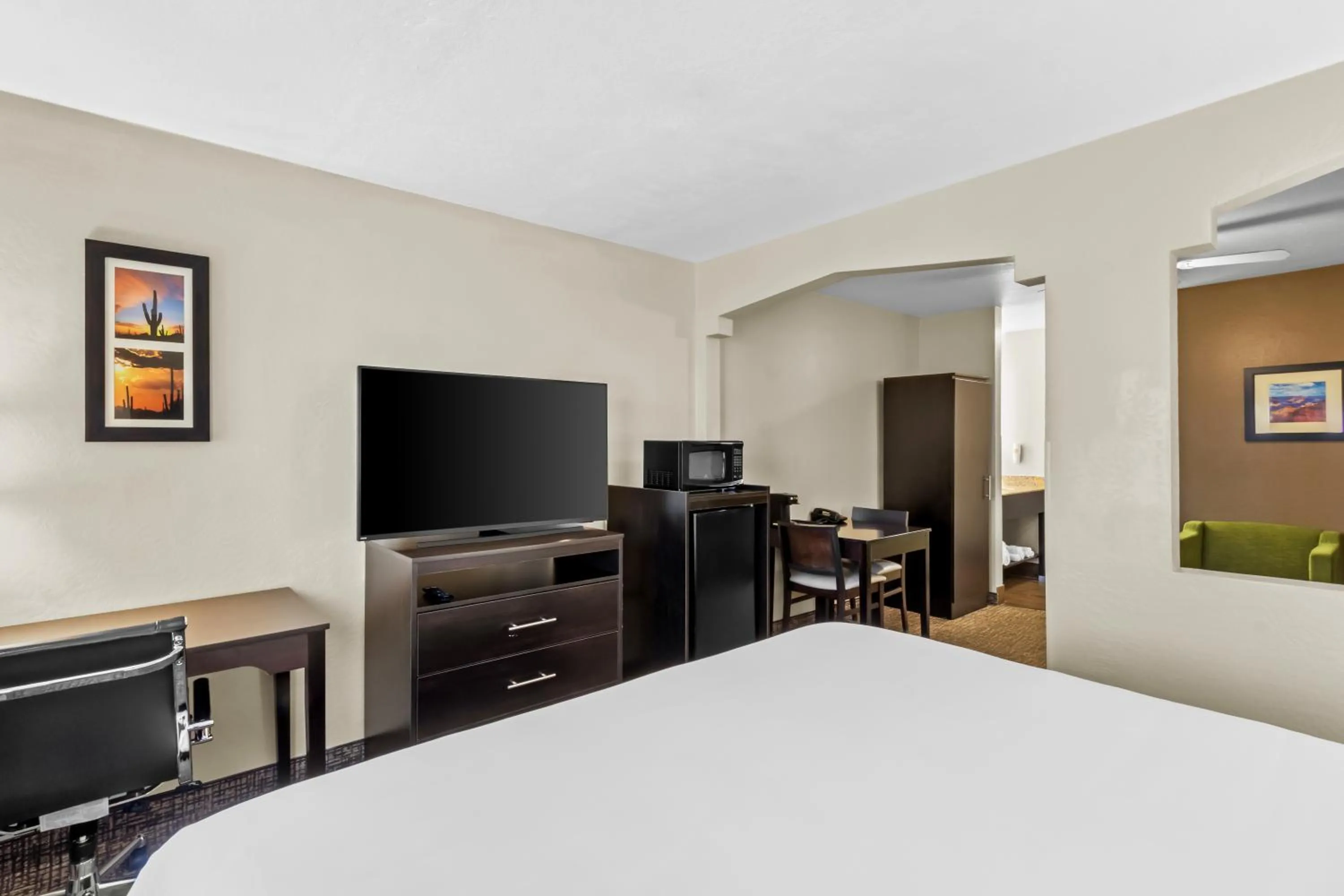 Bedroom, Bed in Comfort Inn & Suites Surprise Near Sun City West