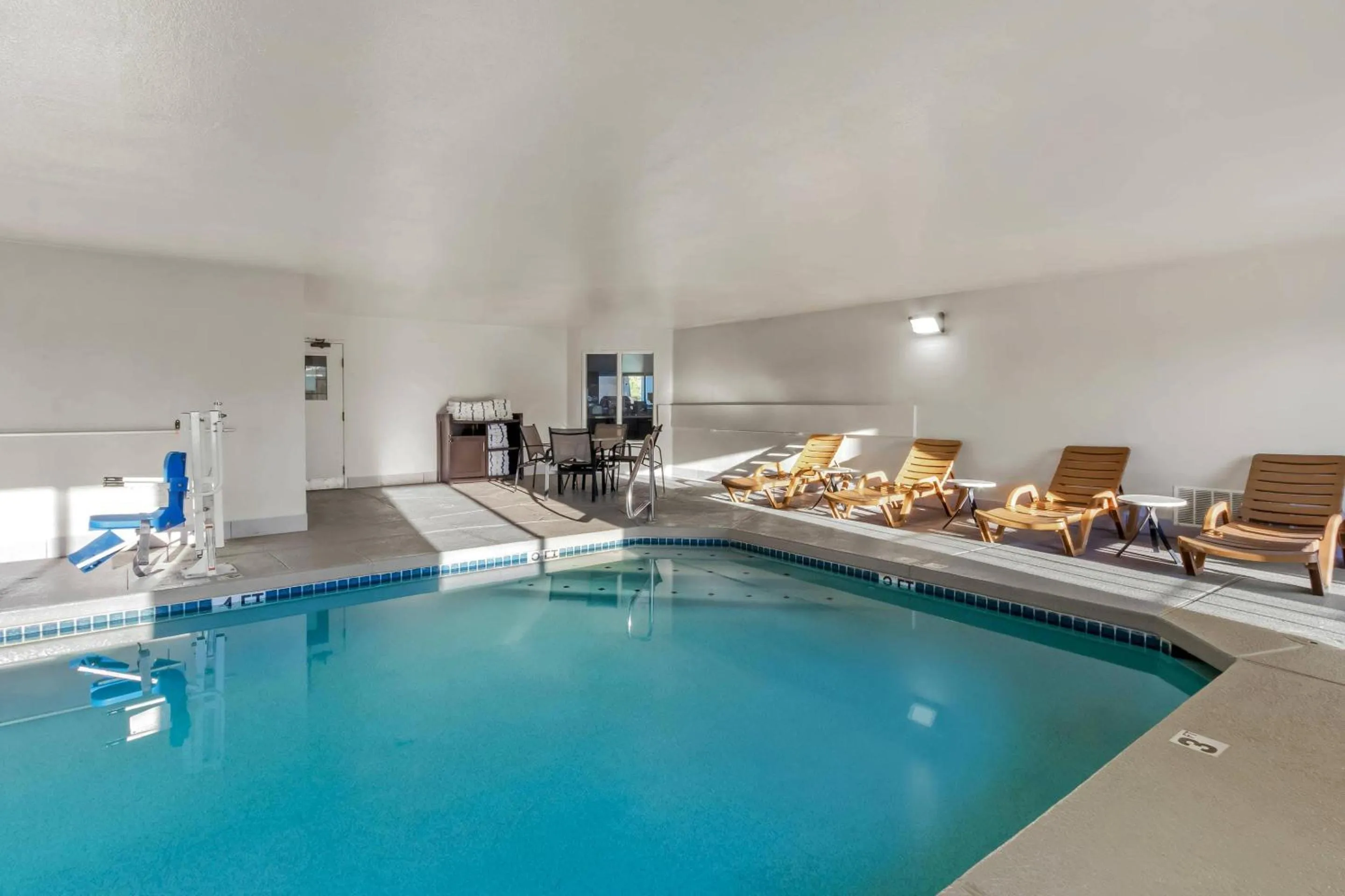 Swimming pool in Comfort Inn & Suites Surprise Near Sun City West