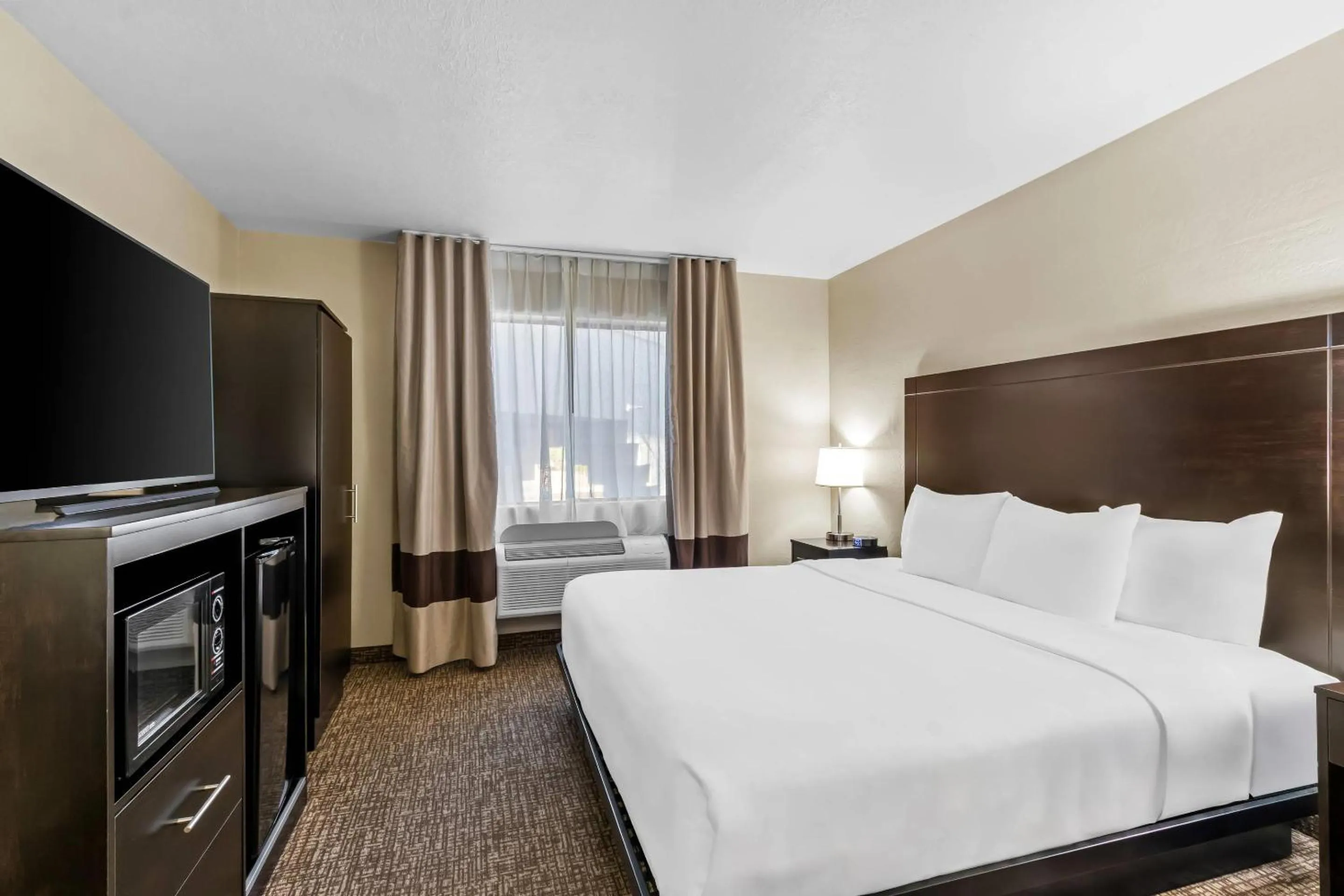 Bed in Comfort Inn & Suites Surprise Near Sun City West
