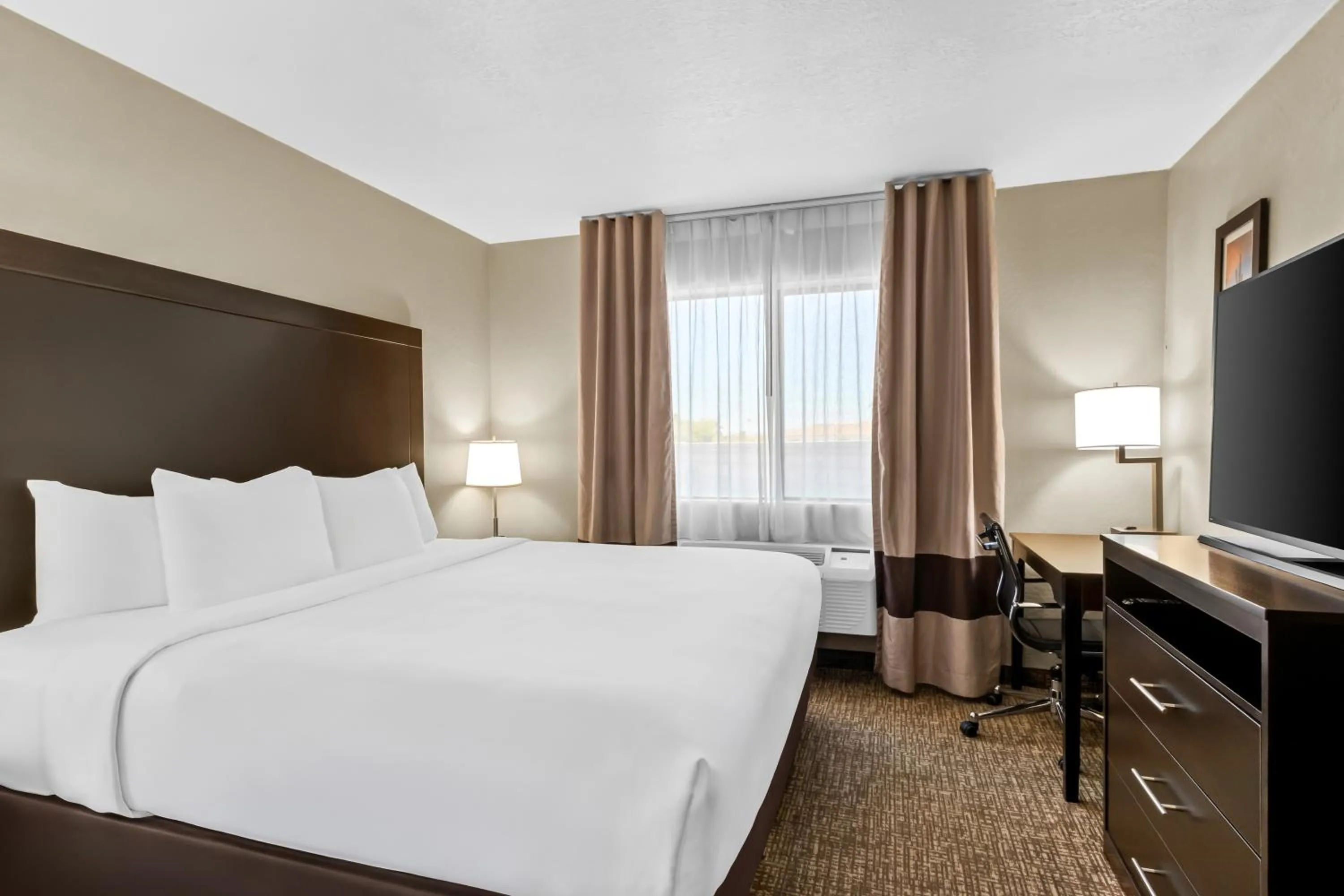 Bedroom, Bed in Comfort Inn & Suites Surprise Near Sun City West