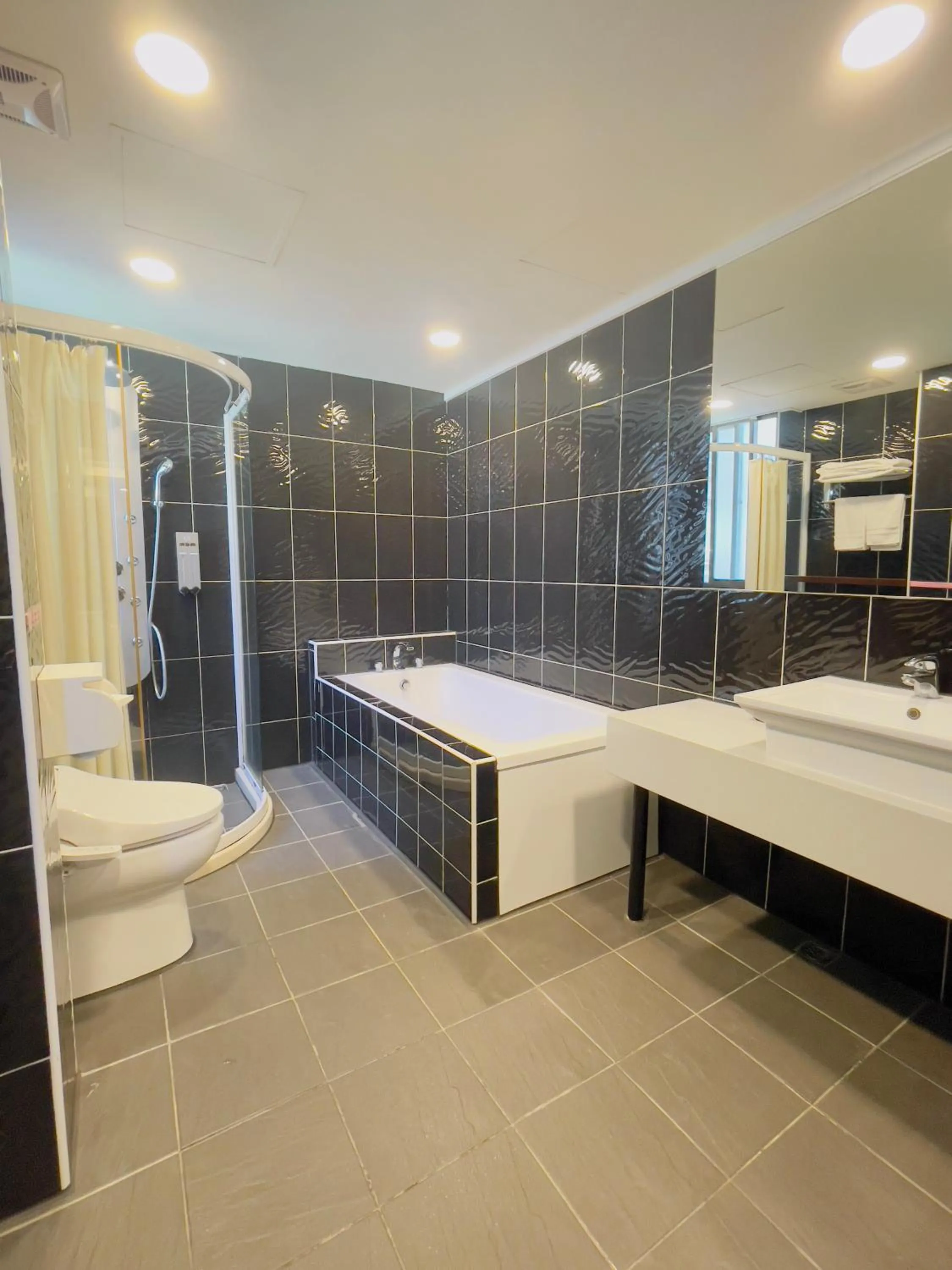 Shower in Tai Lee Hotel