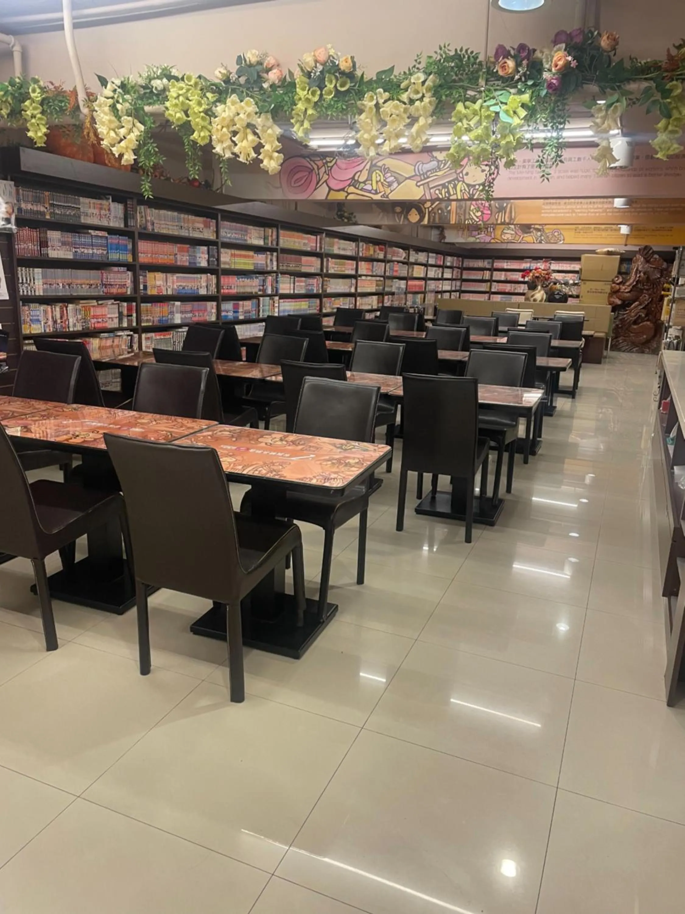 Communal lounge/ TV room in Tai Lee Hotel