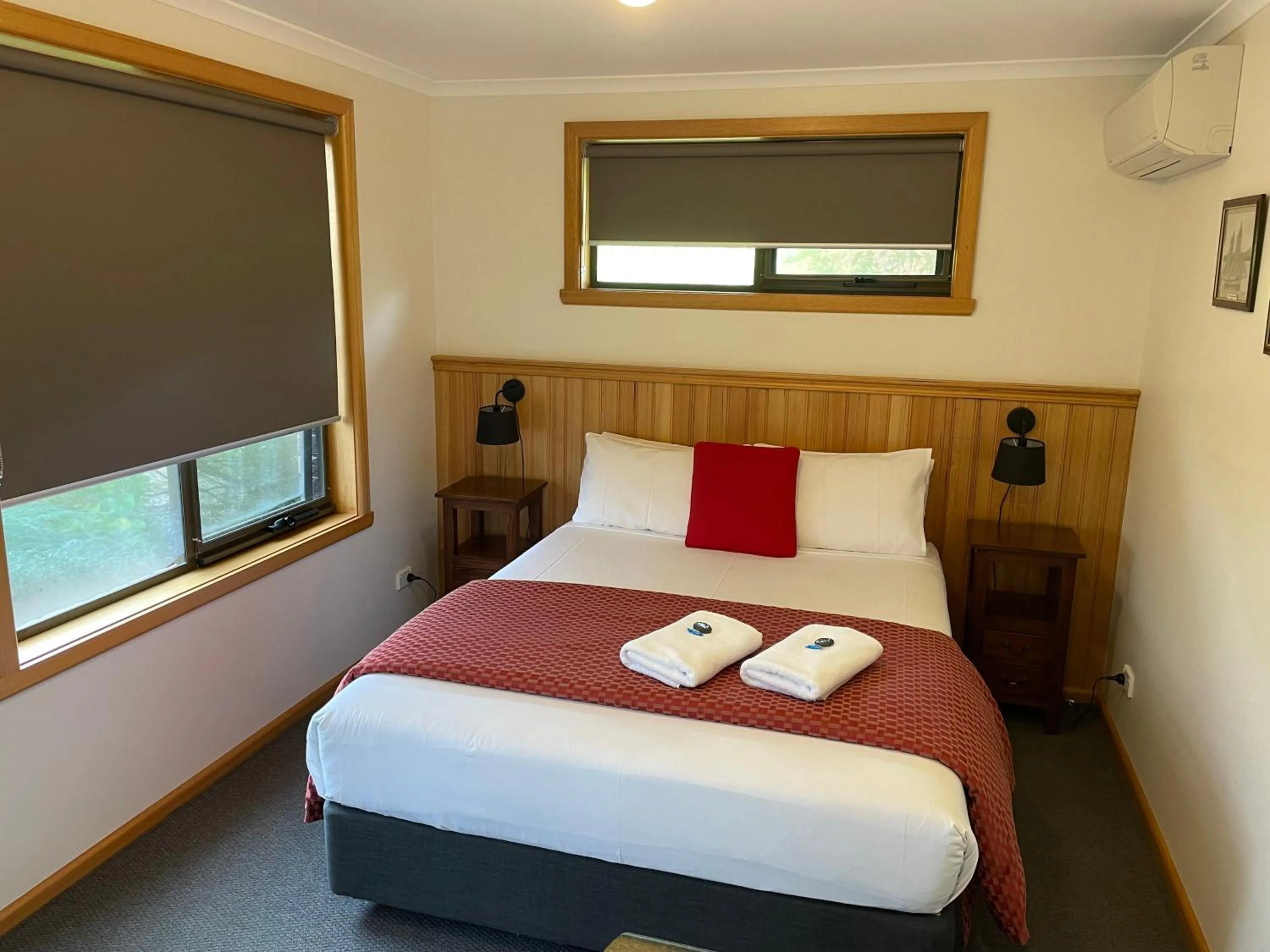 Bed in Abs by the Bay