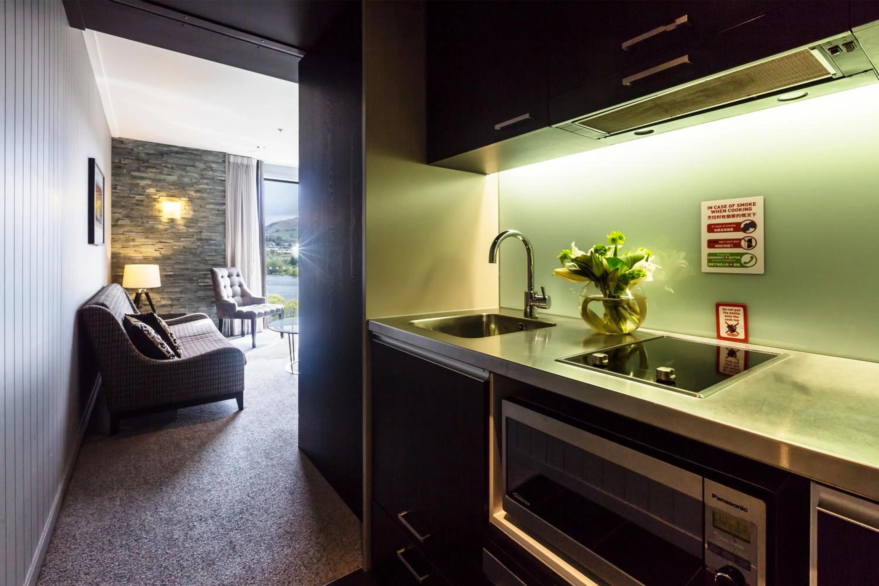 Kitchen or kitchenette in DoubleTree by Hilton Queenstown