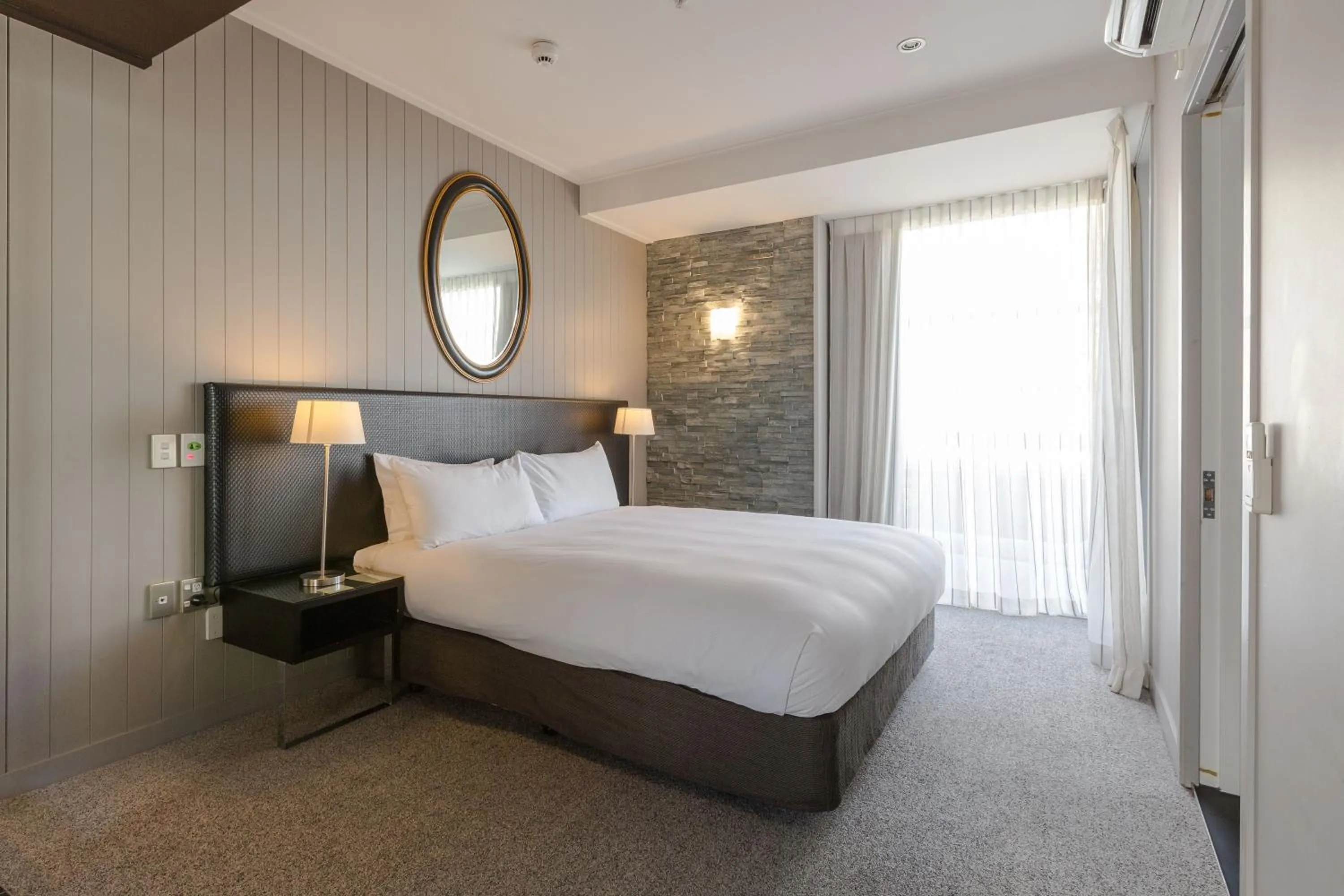 Bed in DoubleTree by Hilton Queenstown