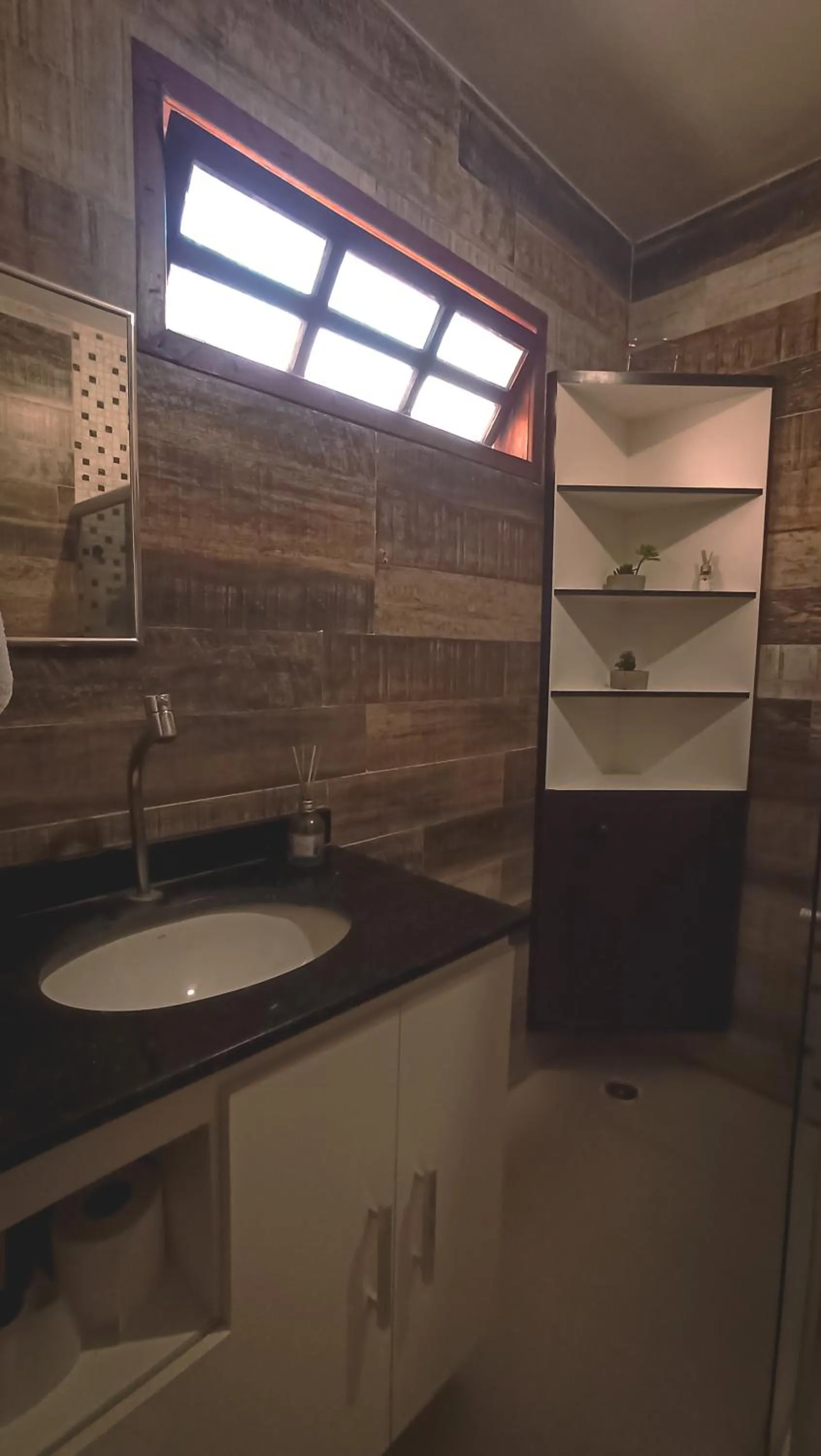Deluxe Queen Suite in Abrolhos Dive Inn