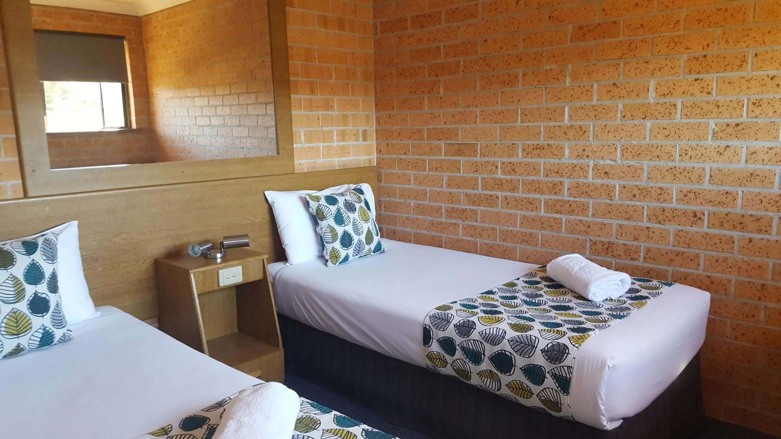 Bed in Royal Palms Motor Inn