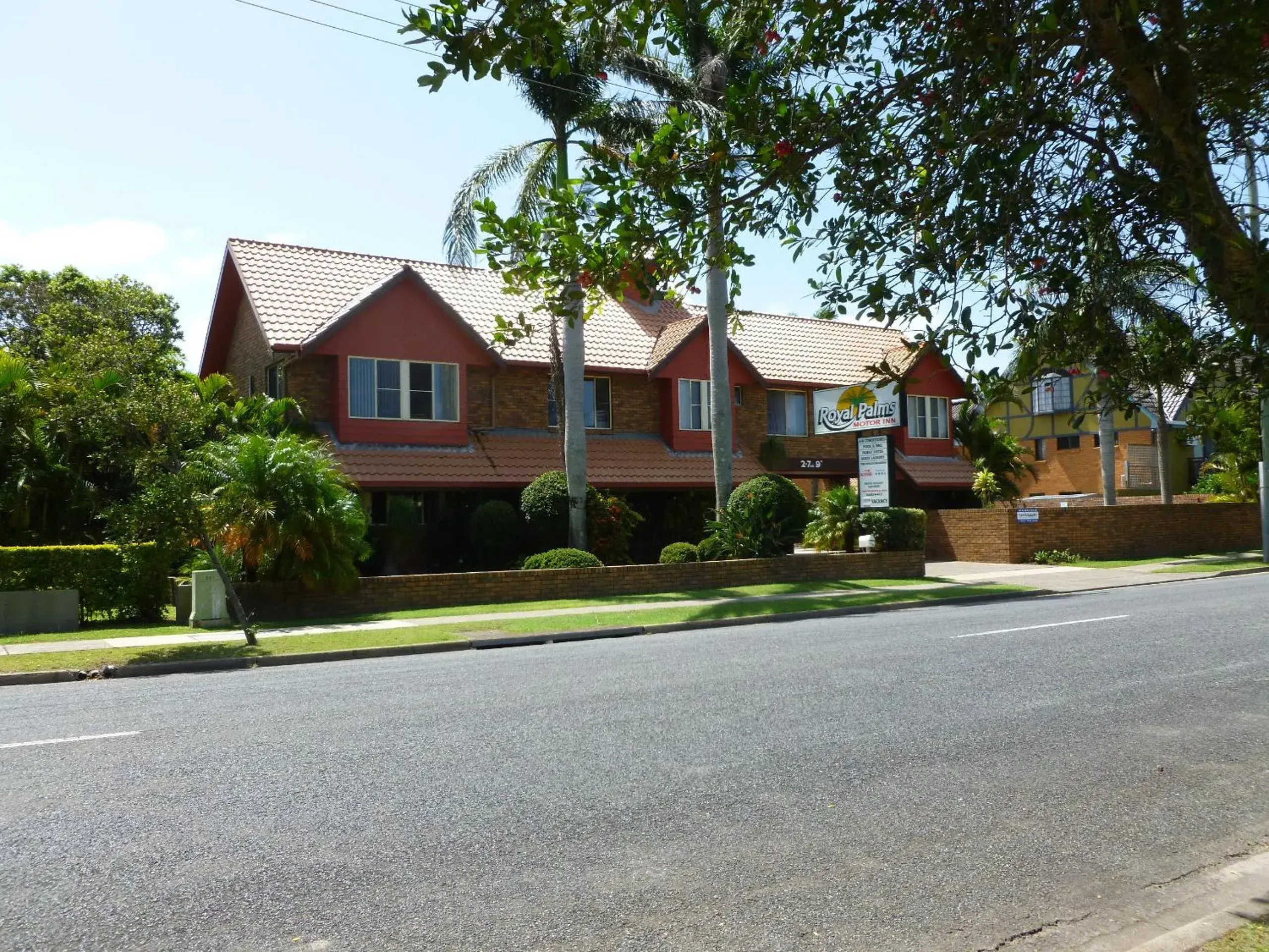 Property building in Royal Palms Motor Inn Property building in Royal Palms Motor Inn