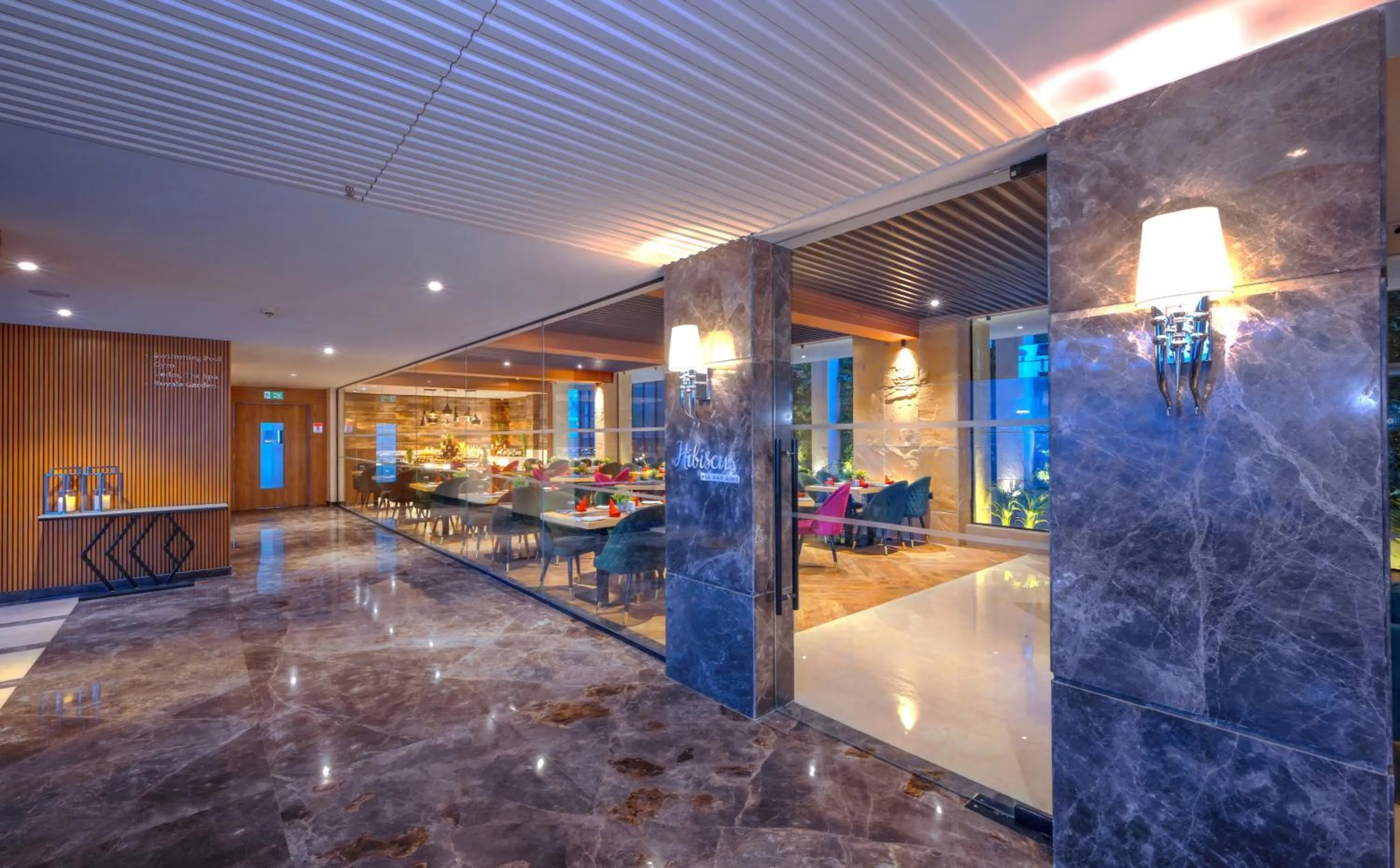 Restaurant/places to eat in Royale Sarovar Portico Agra