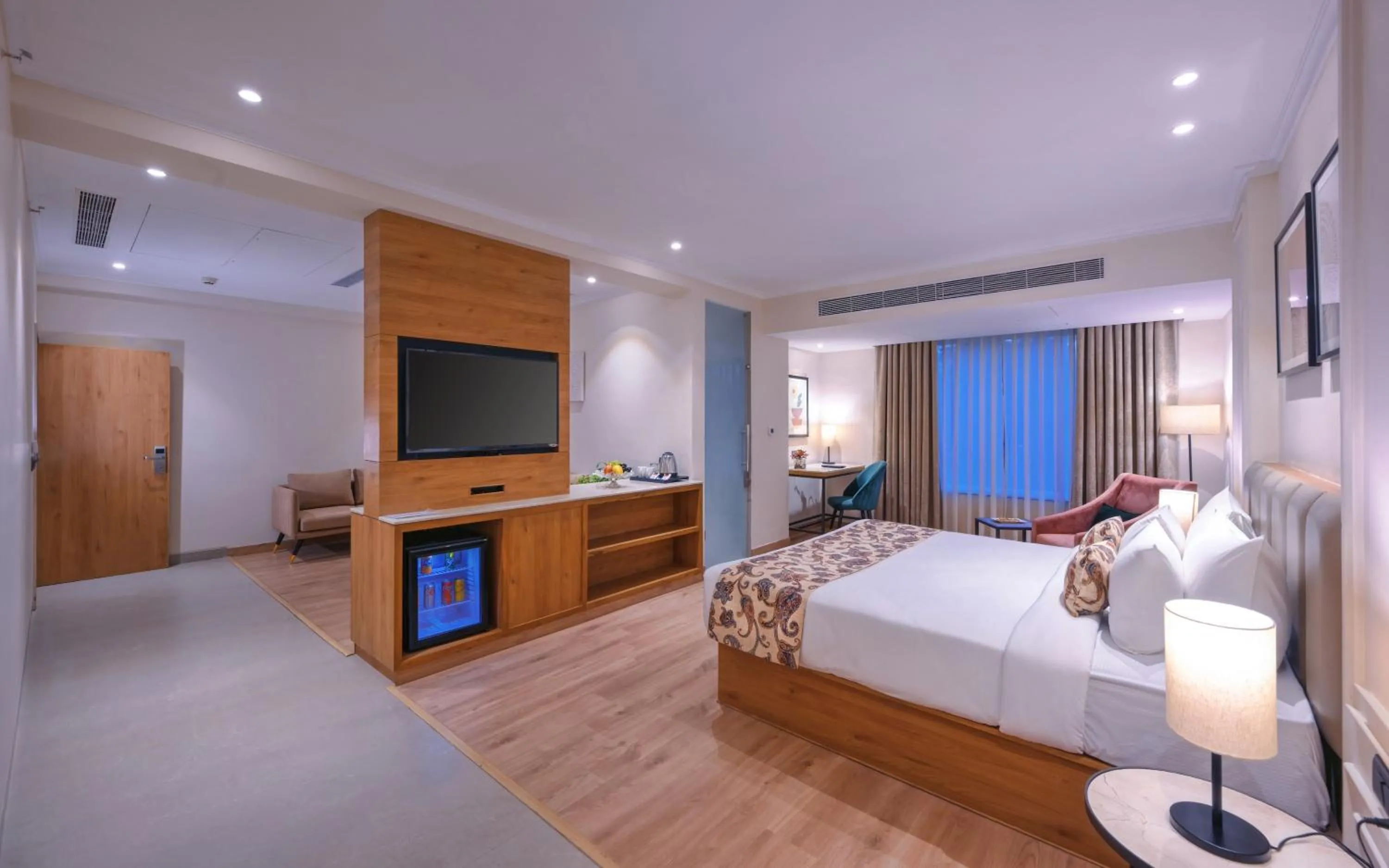 Bed in Royale Sarovar Portico Agra