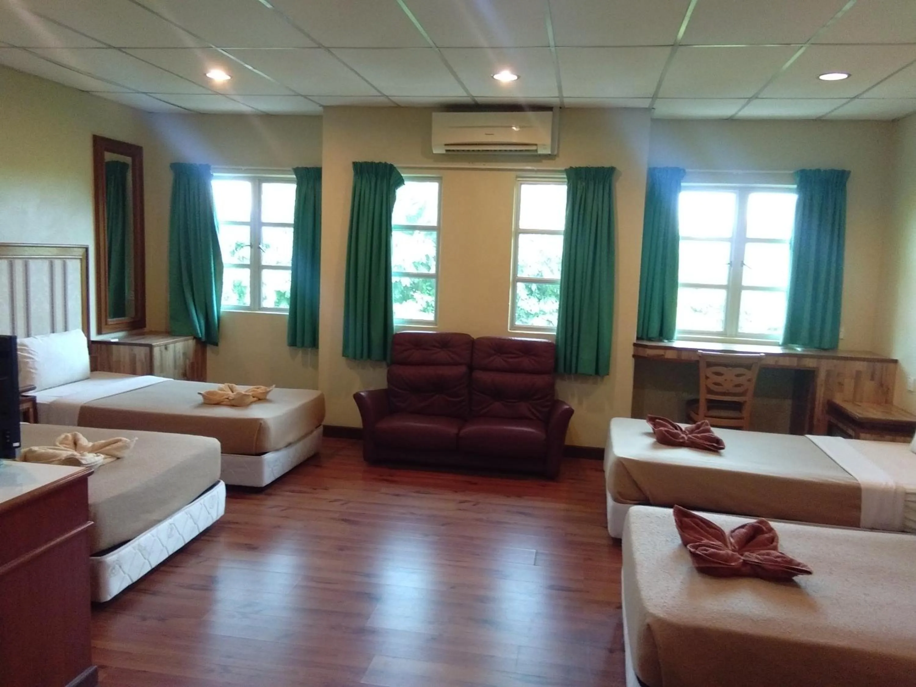 Photo of the whole room in Arwana Inn Tok Bali