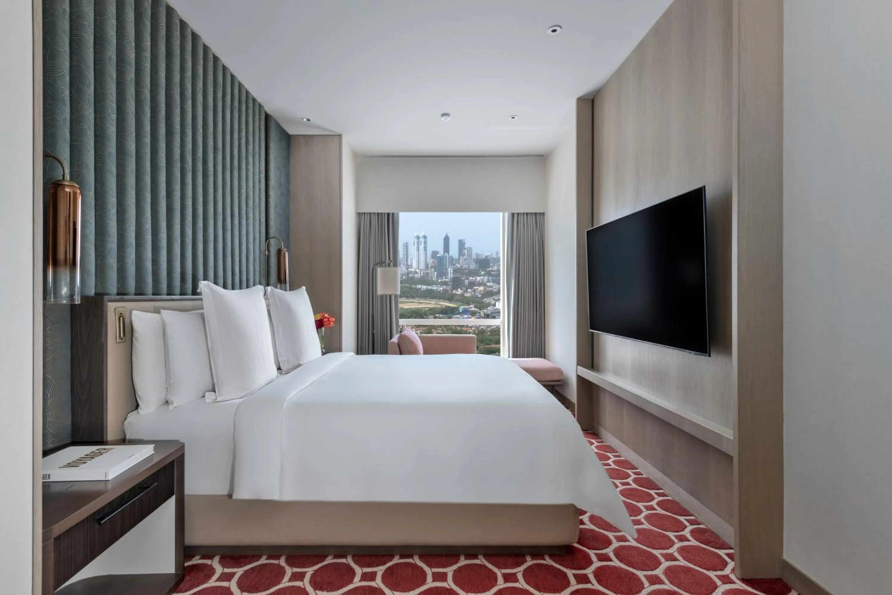 Bedroom, Bed in Four Seasons Hotel Mumbai