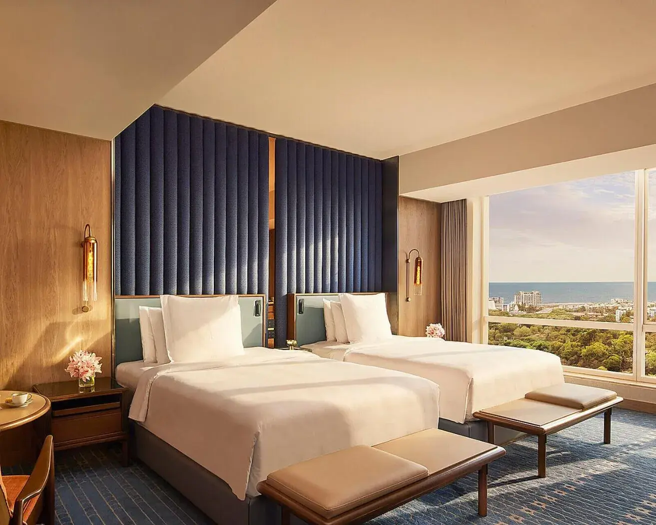 Bed in Four Seasons Hotel Mumbai Bed in Four Seasons Hotel Mumbai