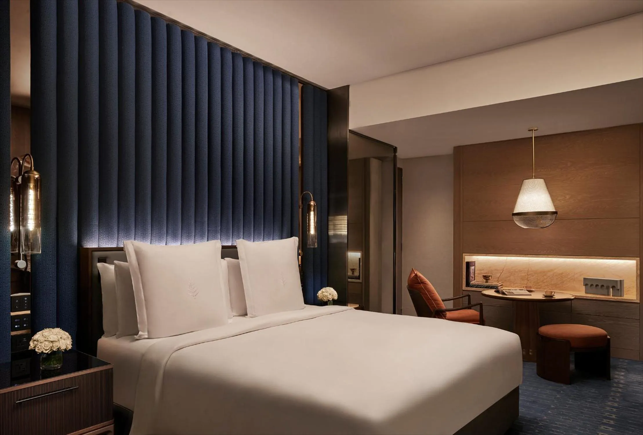 Bedroom, Bed in Four Seasons Hotel Mumbai