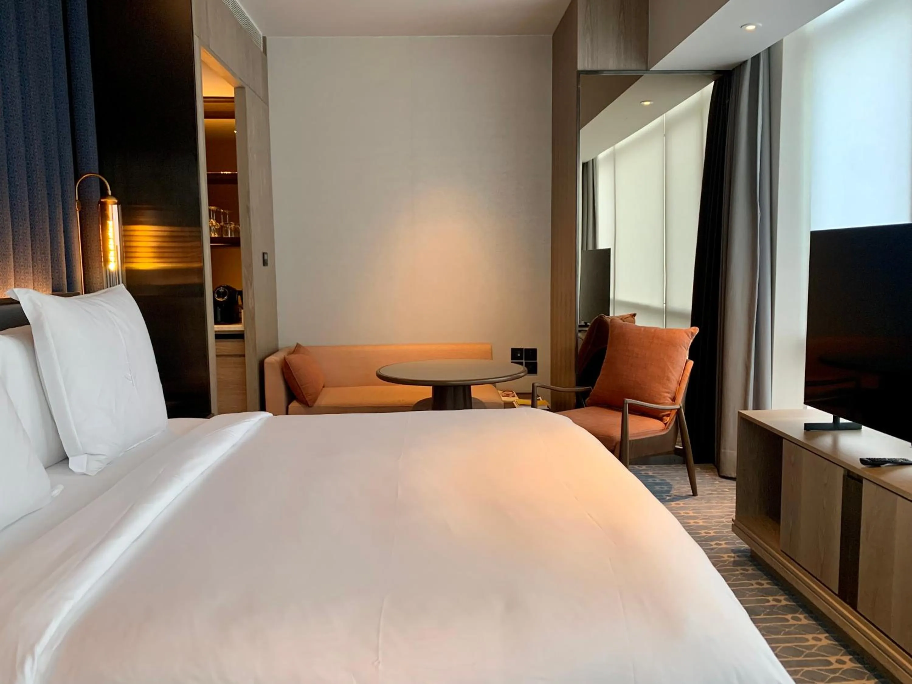 Bedroom, Bed in Four Seasons Hotel Mumbai