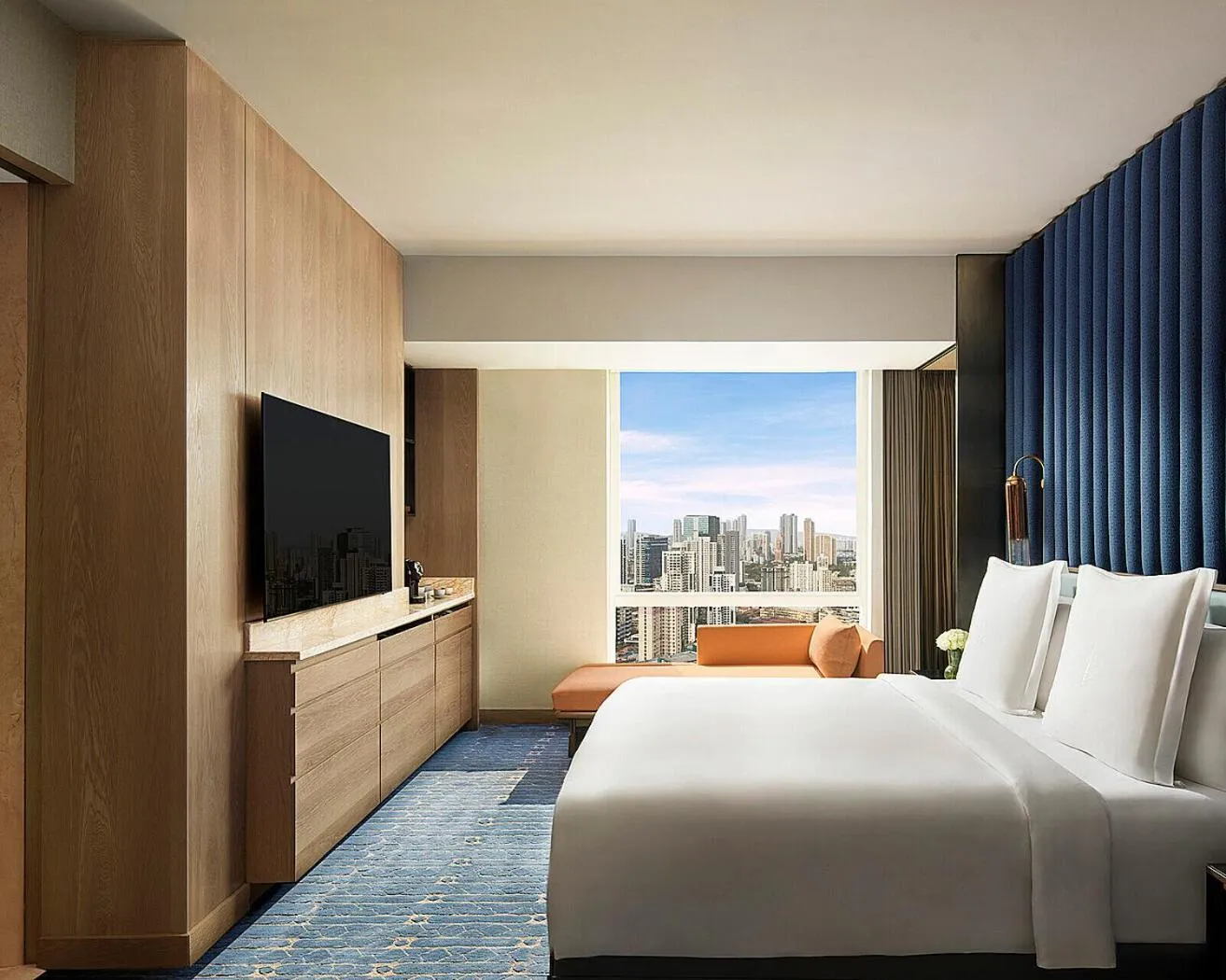 Bedroom, Bed in Four Seasons Hotel Mumbai