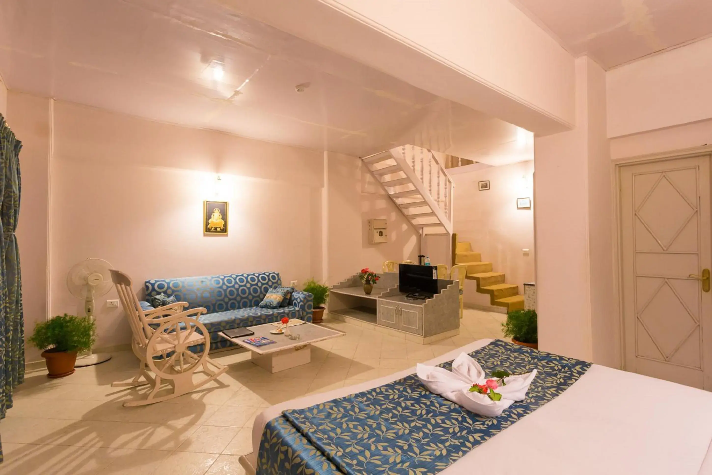 Photo of the whole room, Bed in Toshali Royal View ,S H I M L A Photo of the whole room, Bed in Toshali Royal View ,S H I M L A