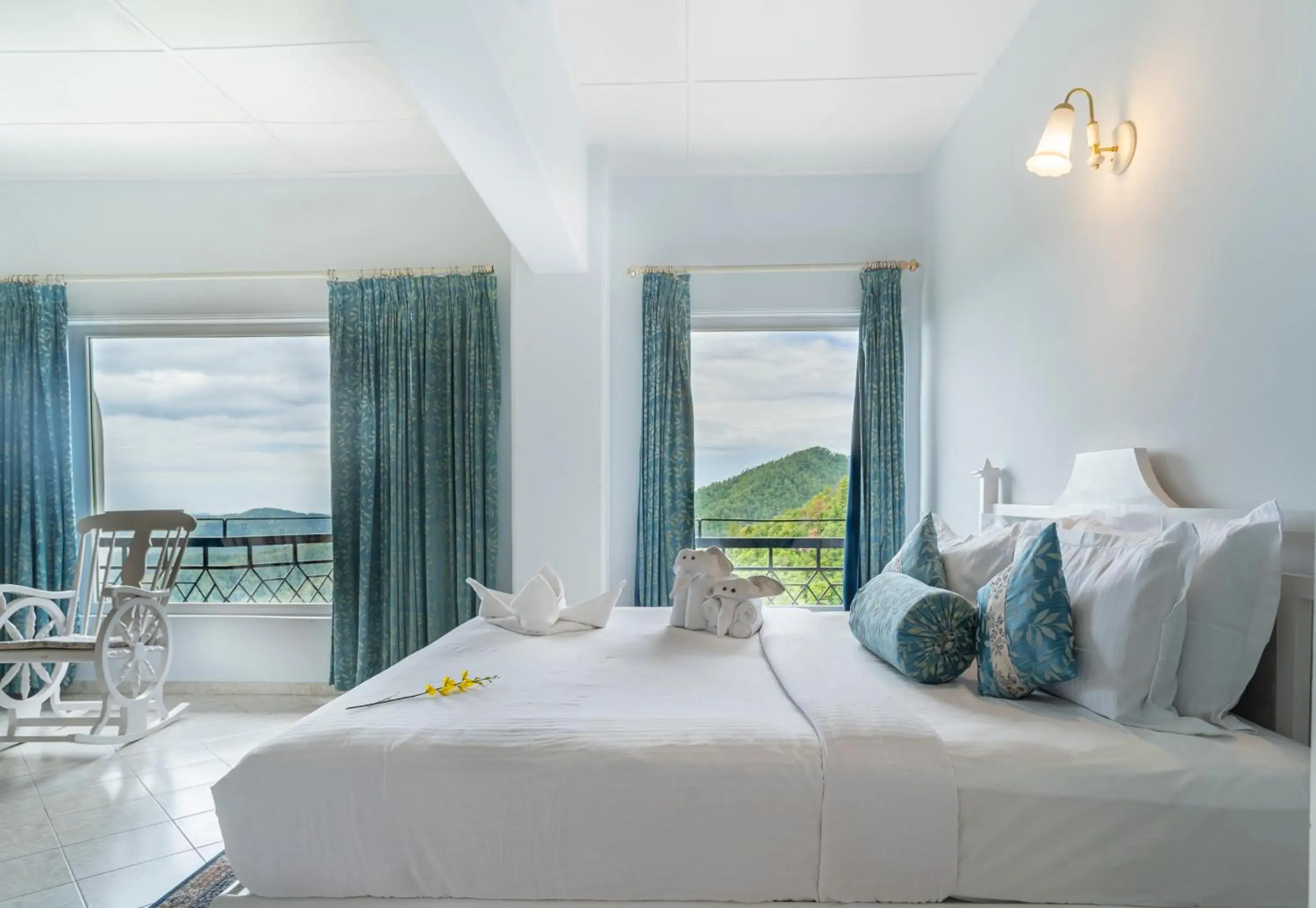 Photo of the whole room, Bed in Toshali Royal View ,S H I M L A Photo of the whole room, Bed in Toshali Royal View ,S H I M L A