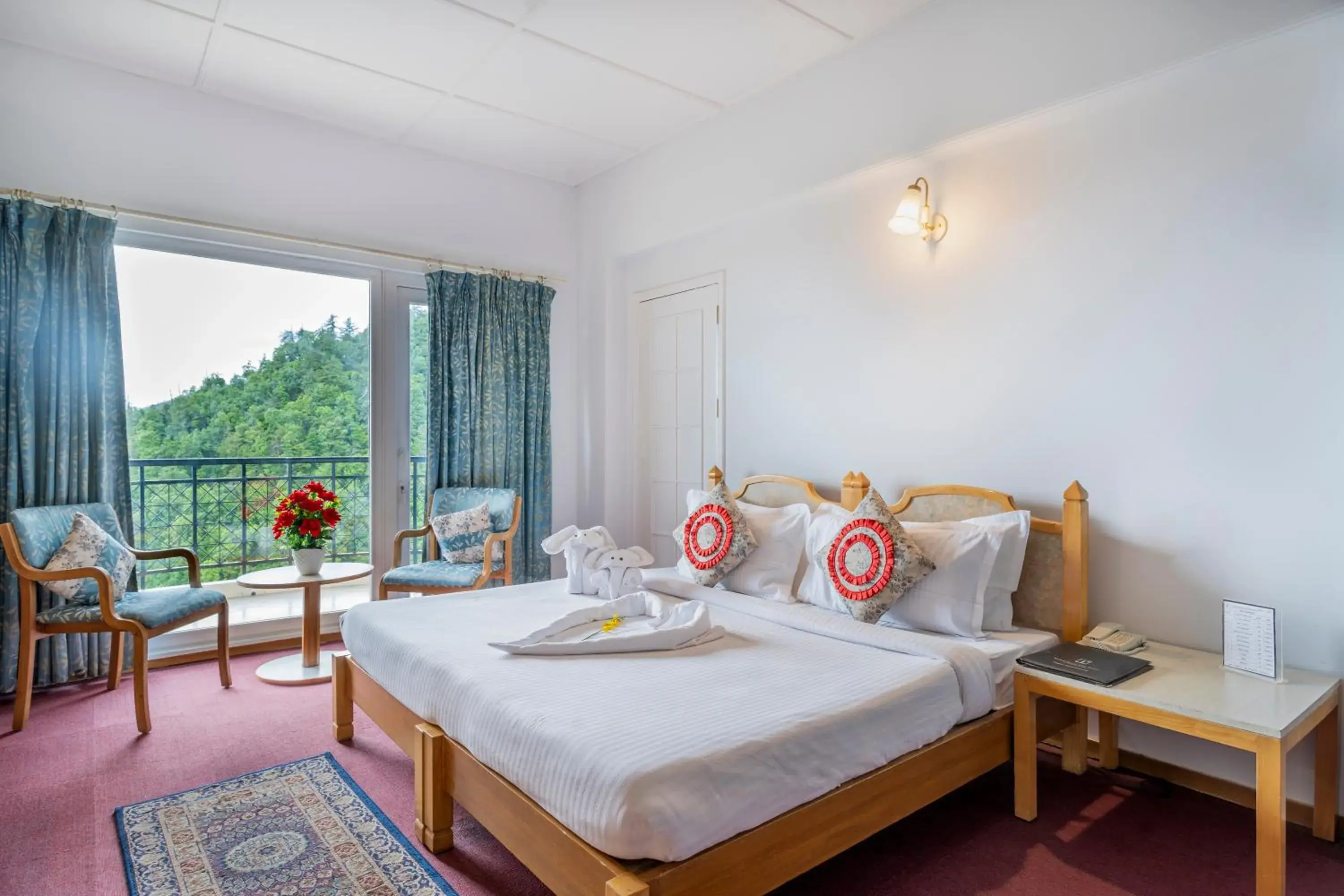 Photo of the whole room, Bed in Toshali Royal View ,S H I M L A Photo of the whole room, Bed in Toshali Royal View ,S H I M L A