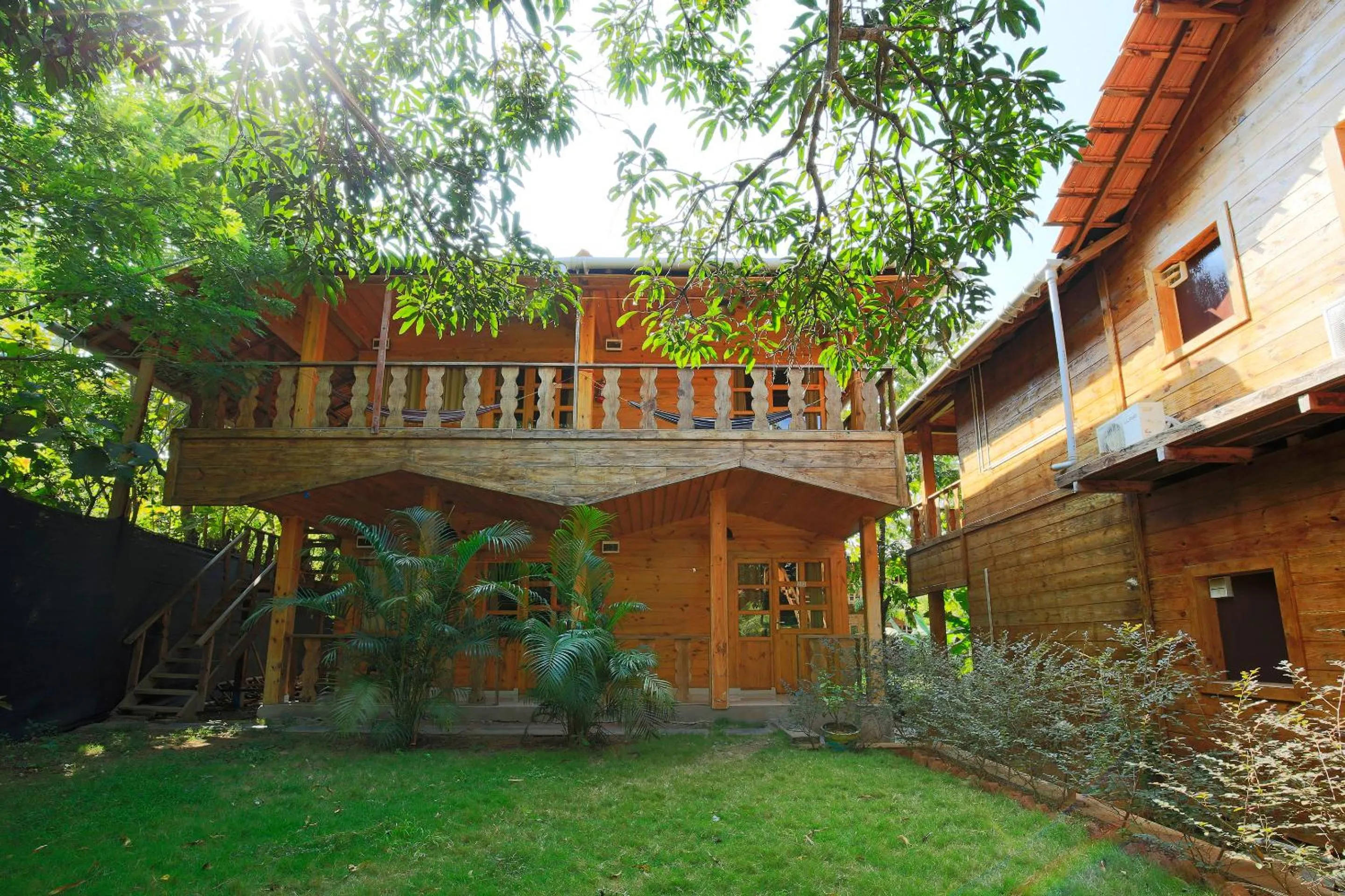 Facade/entrance in Brushwood Villa- Cottages and Bar