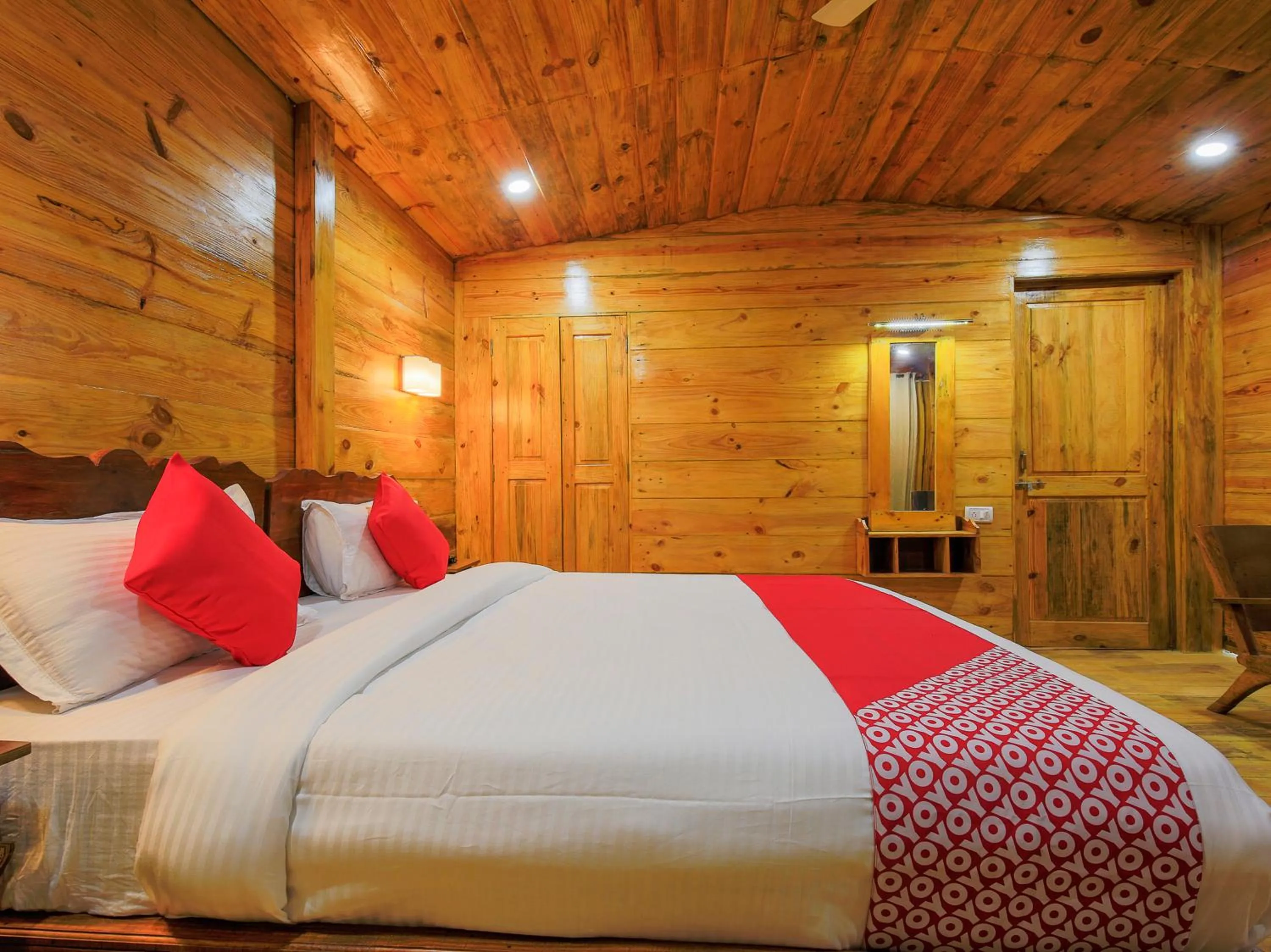 Bedroom, Bed in Brushwood Villa- Cottages and Bar