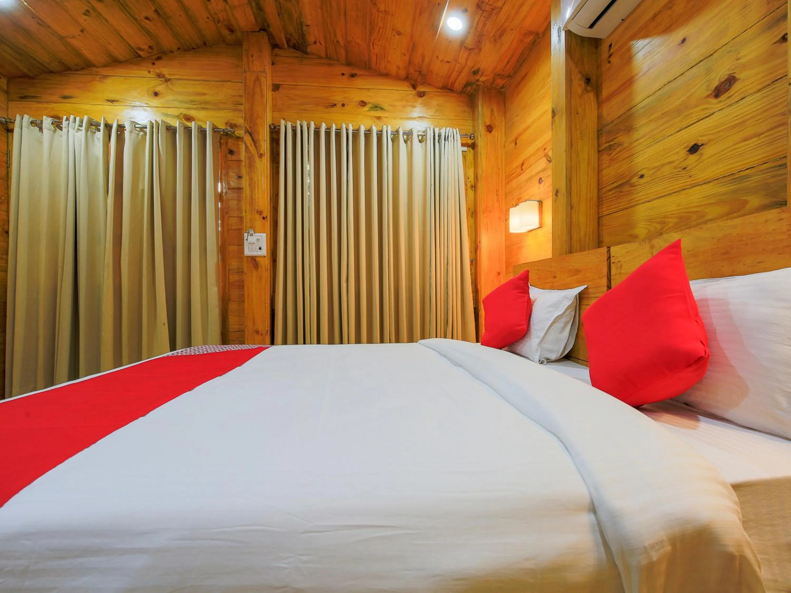 Bedroom, Bed in Brushwood Villa- Cottages and Bar